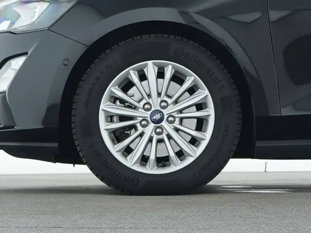 Ford Focus view 10