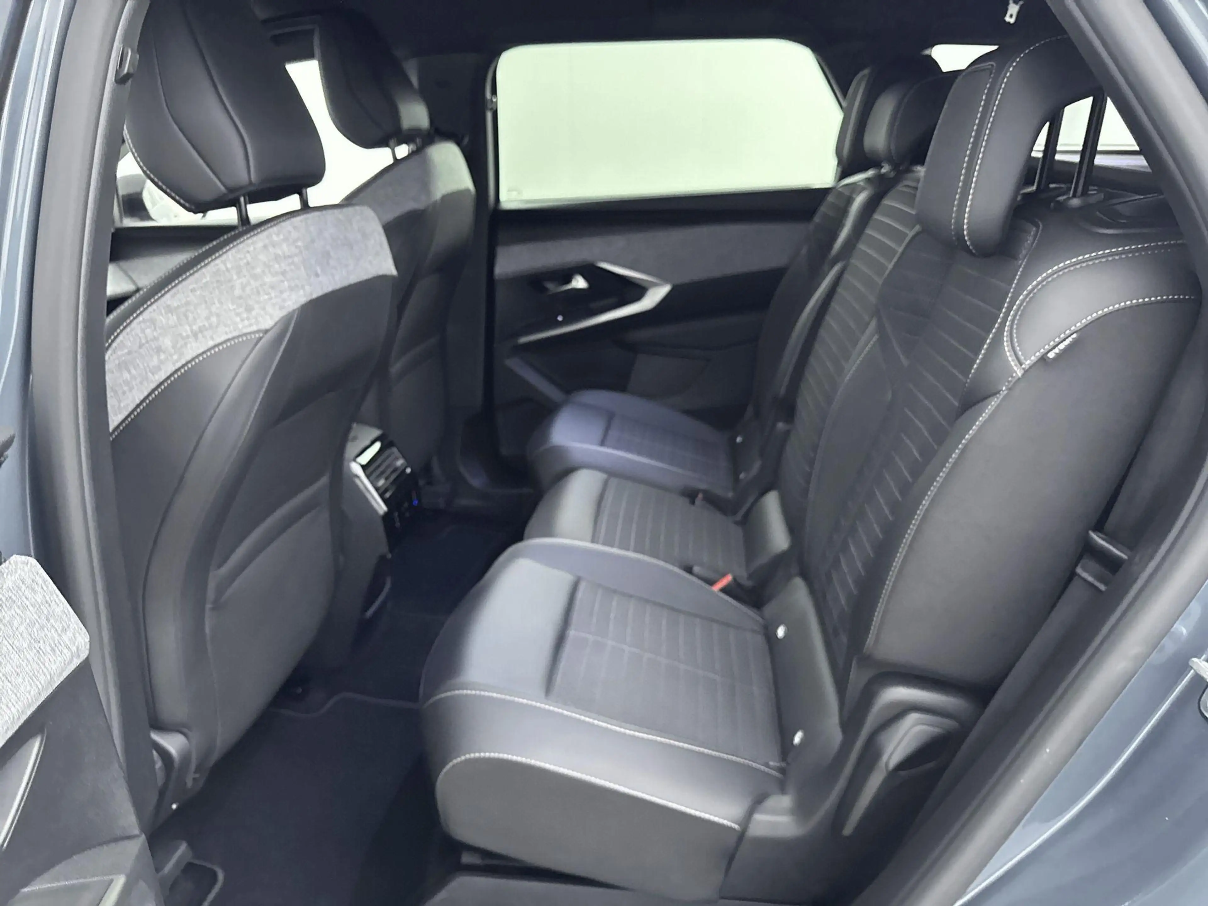 Peugeot 5008 1.2 Hybrid 145pk Allure | 360 camera | Adaptieve c — photo 13