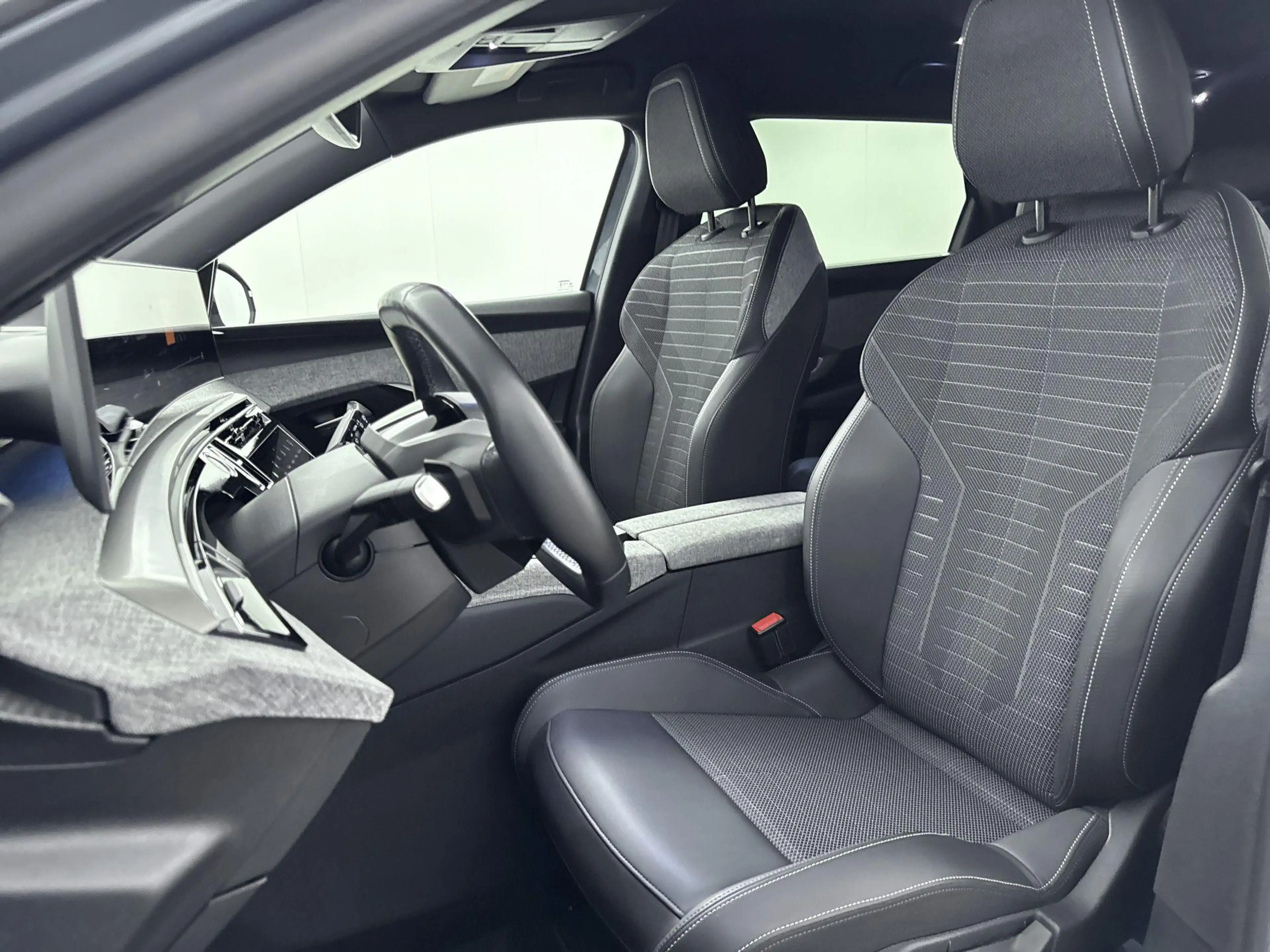 Peugeot 5008 1.2 Hybrid 145pk Allure | 360 camera | Adaptieve c — photo 9