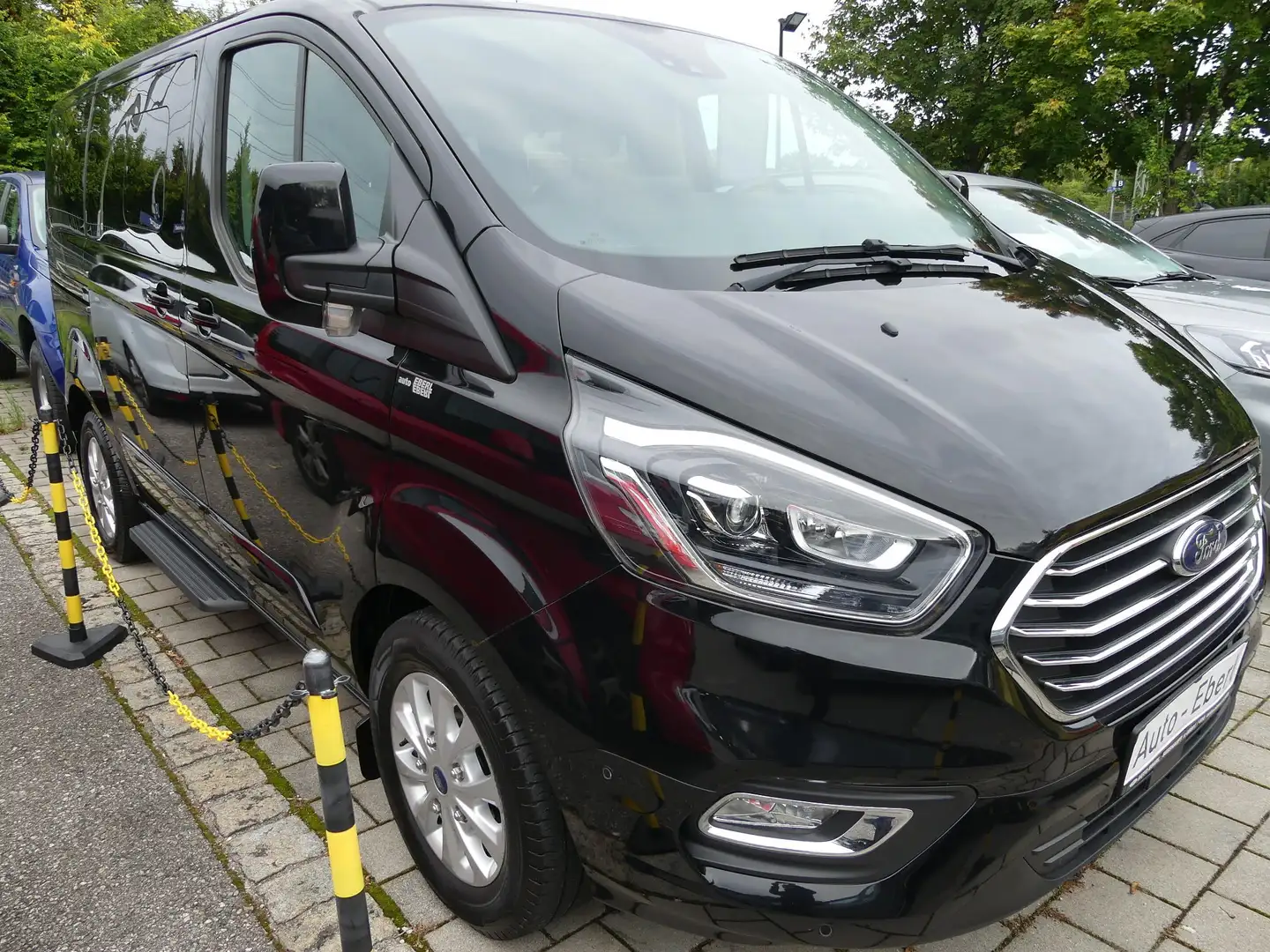 Ford Tourneo Custom 34'km!  PHEV 8-Sitzer/Leder/Xenon/RFK/Titanium Schwarz - 2