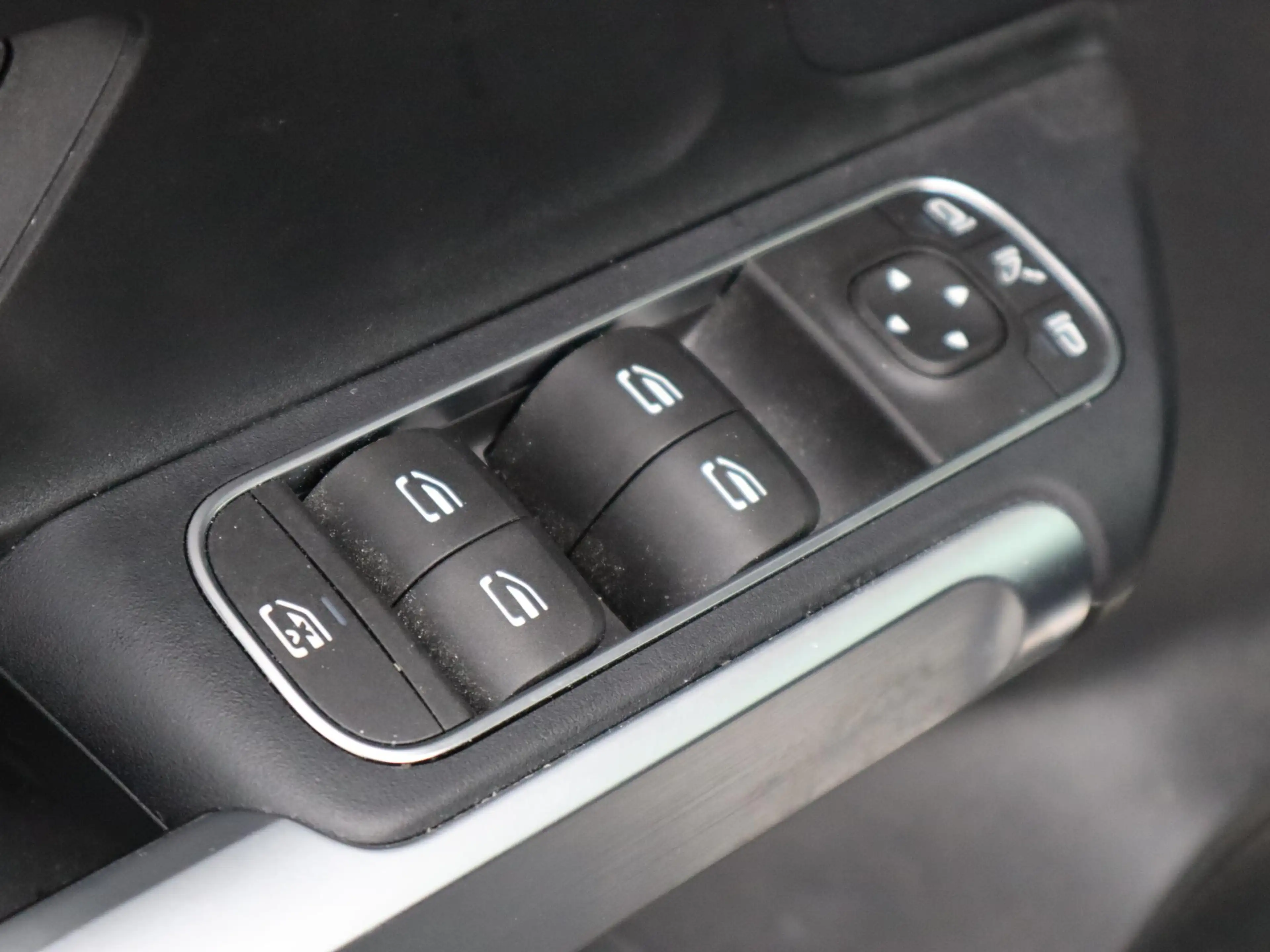 Mercedes-Benz EQB 250 Luxury Line 67 kWh — photo 15