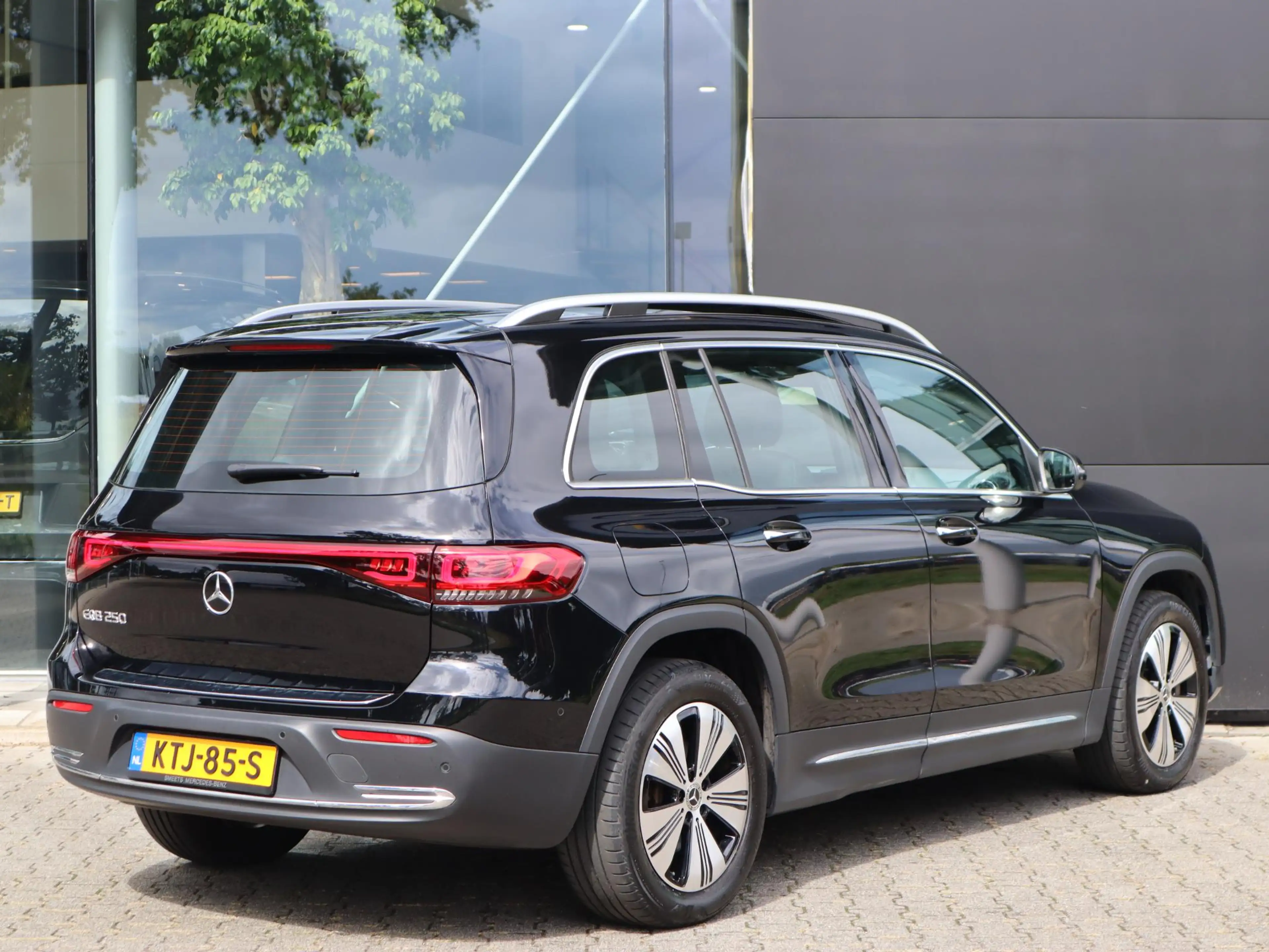 Mercedes-Benz EQB 250 Luxury Line 67 kWh — photo 2