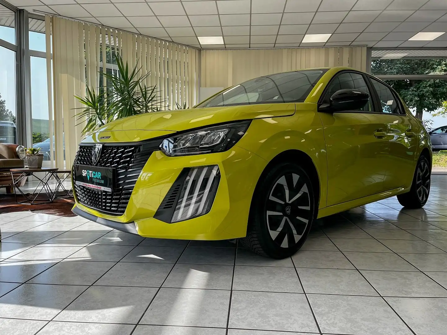 Peugeot 208 Active Gelb - 1