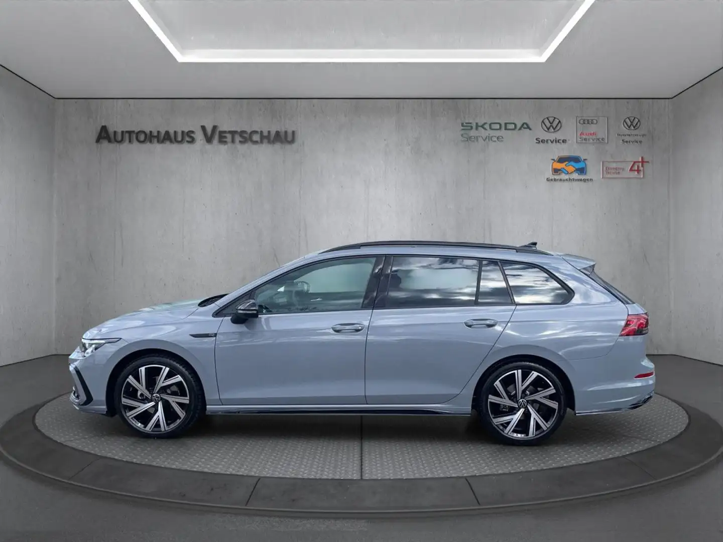 Volkswagen Golf Variant Golf VIII Variant R-Line 1.5 eTSI DSG Bluetooth Grau - 2