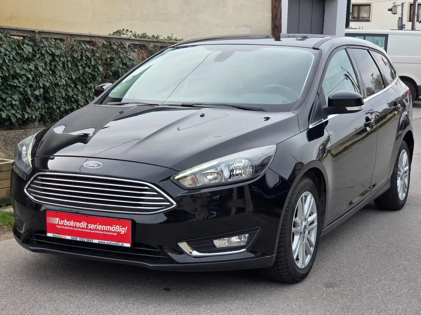 Ford Focus Titanium Kombi Schwarz - 1