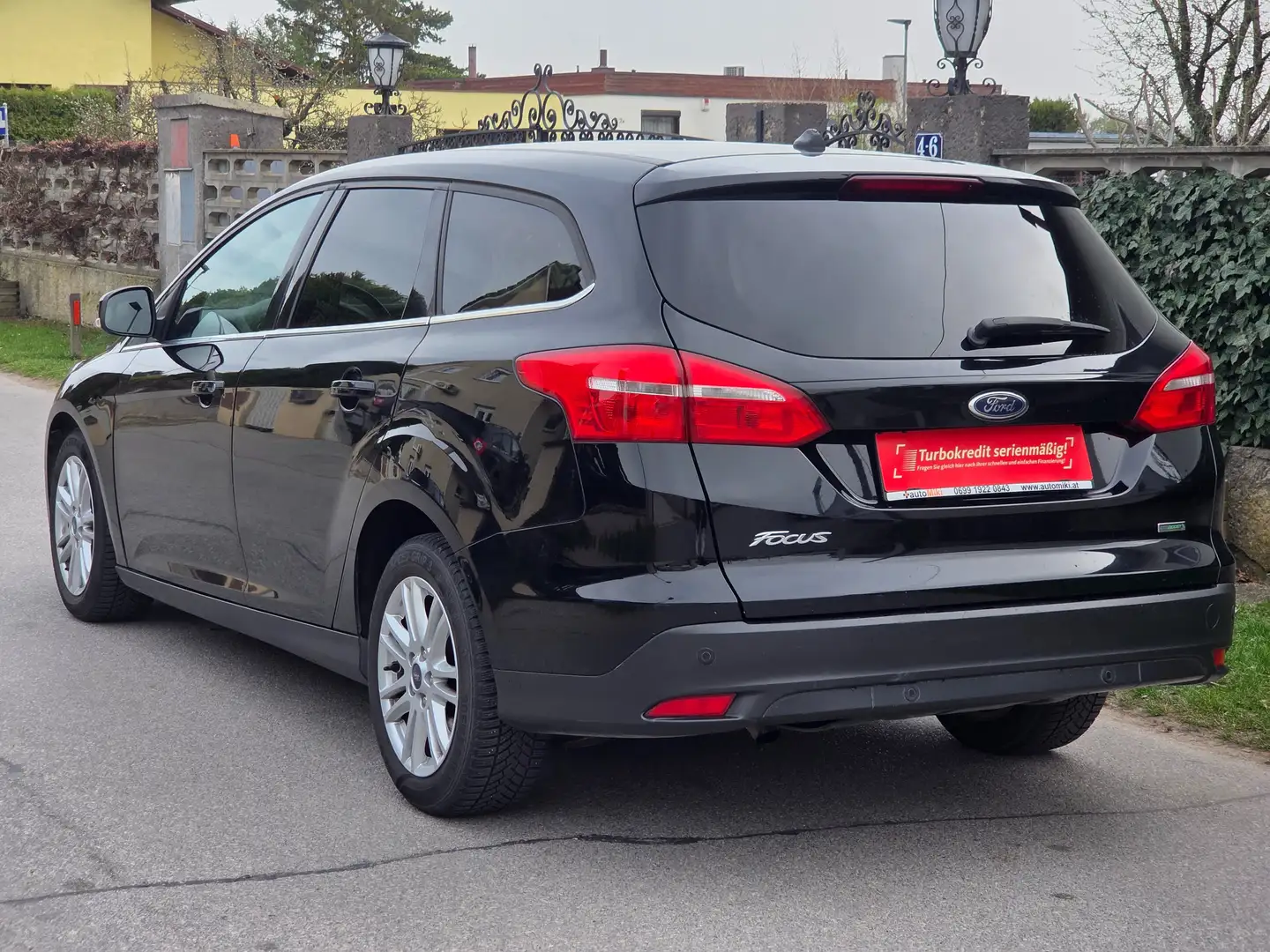 Ford Focus Titanium Kombi Schwarz - 2