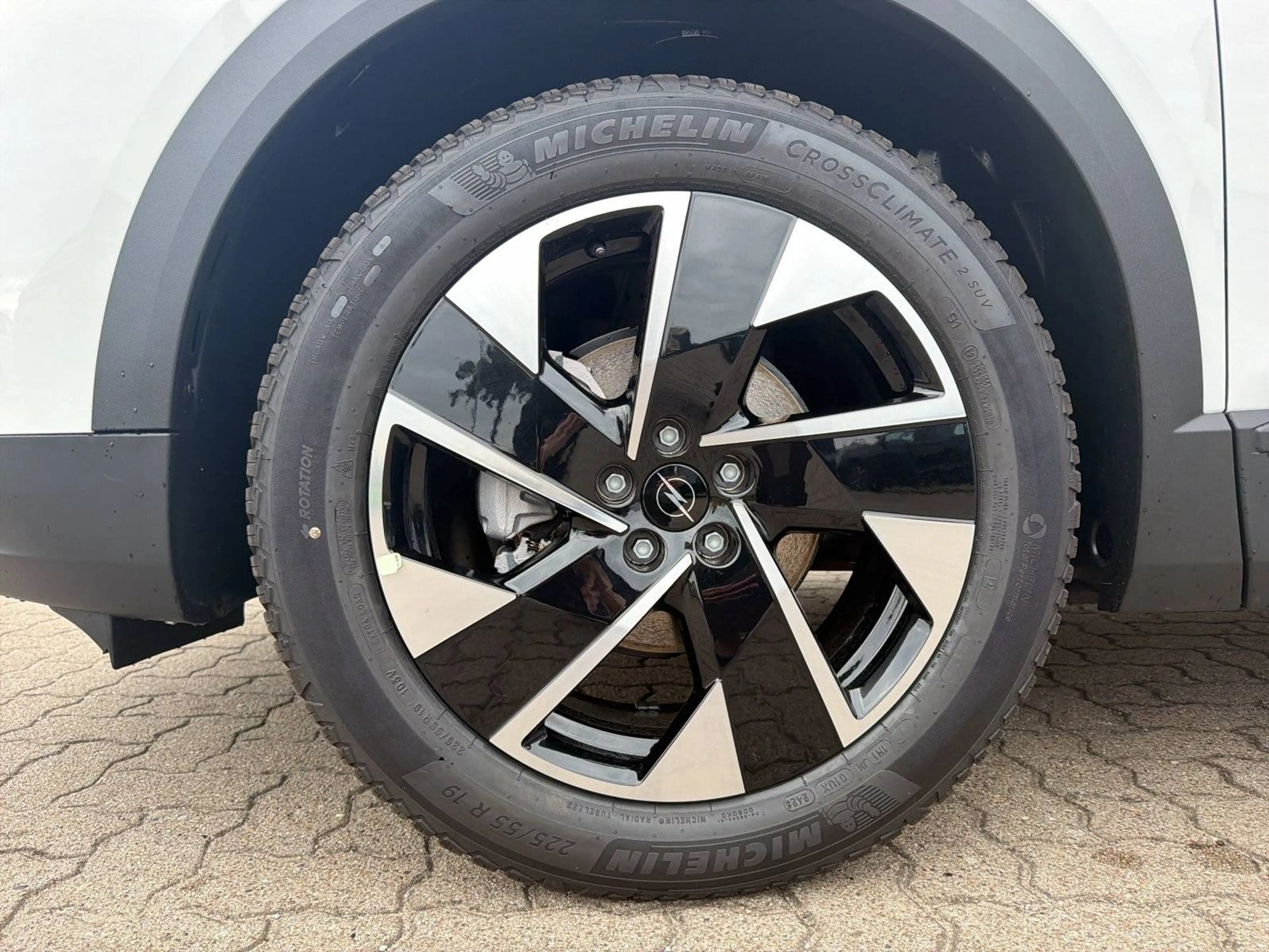 Opel Grandland 1.2 48V Mild-Hybrid 107 kW GS — photo 9
