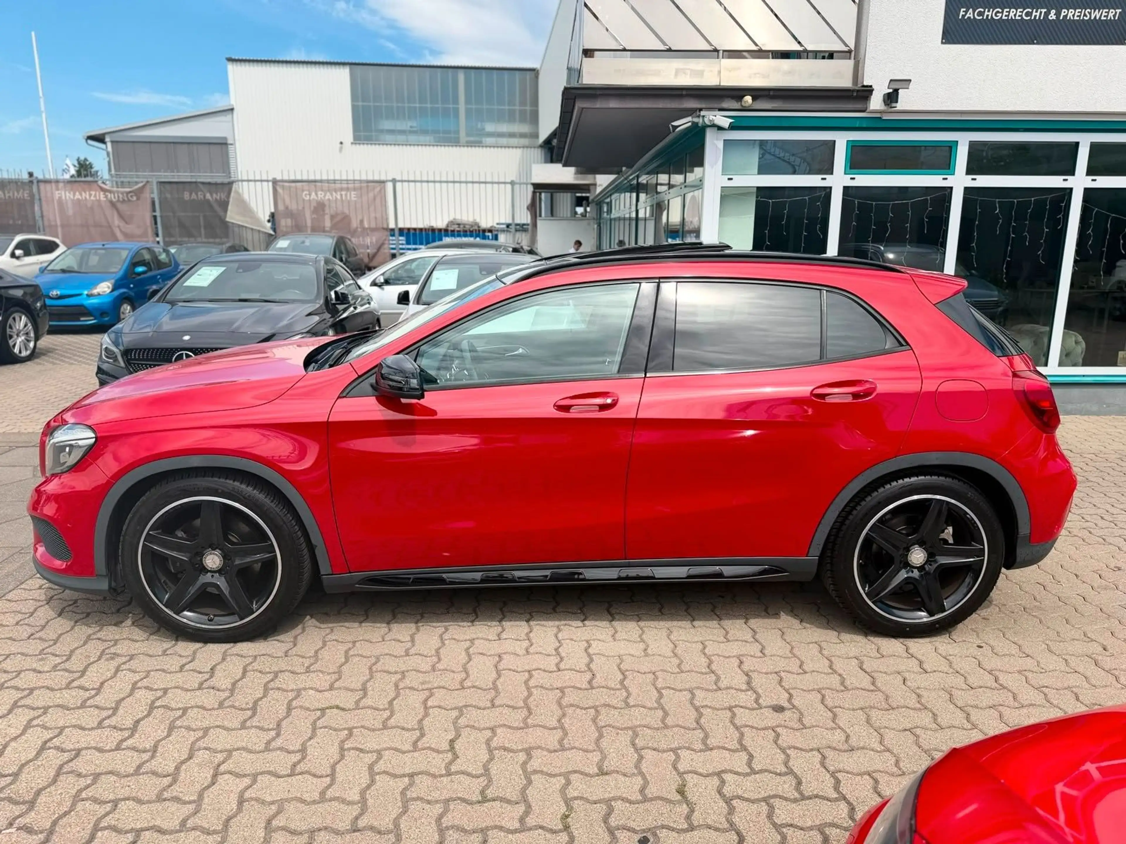 Mercedes-Benz GLA 250 *AMG*PANORAMA*BI-XENON*NIGHT-PAKET* — photo 4