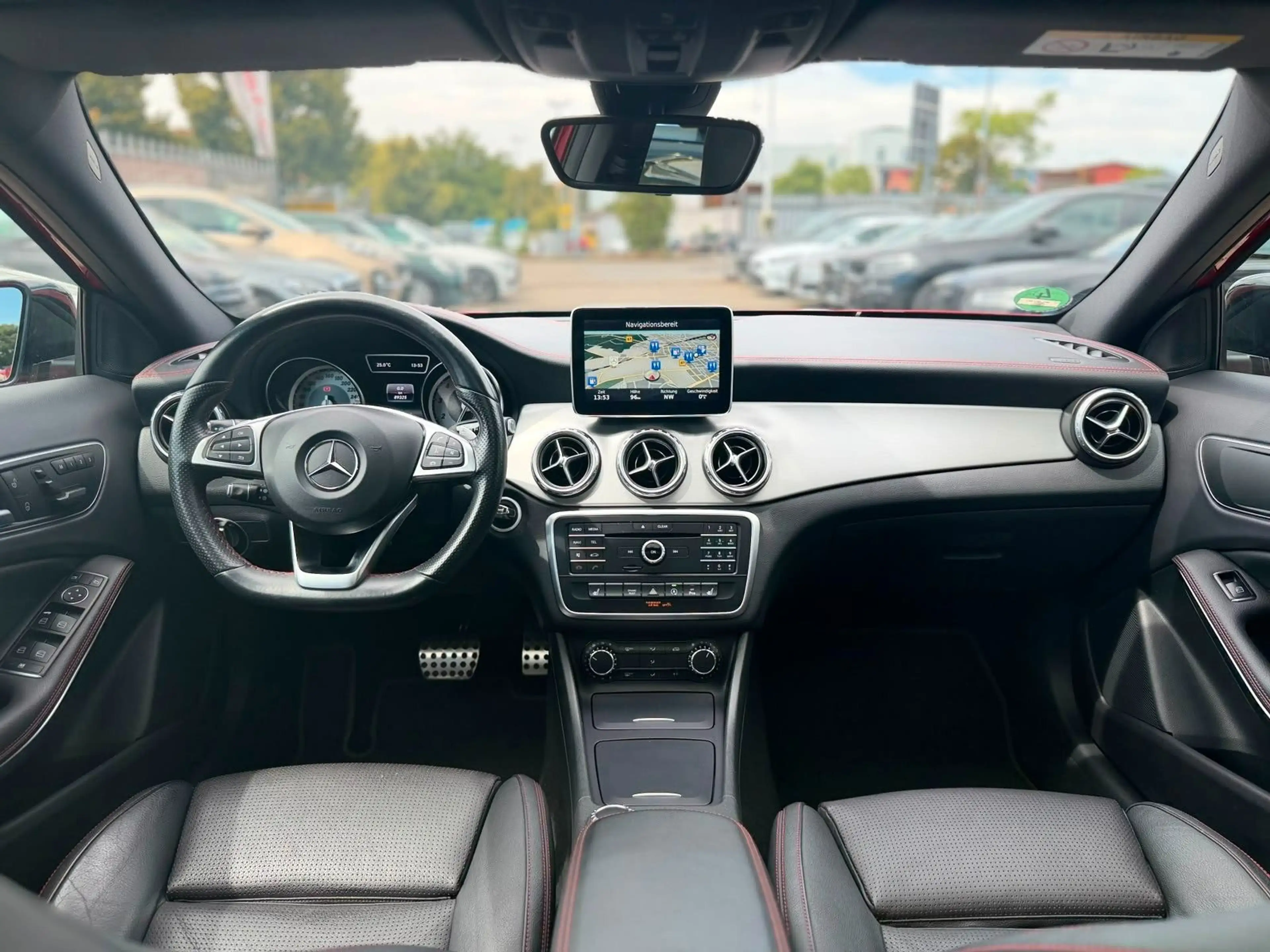 Mercedes-Benz GLA 250 *AMG*PANORAMA*BI-XENON*NIGHT-PAKET* — photo 12