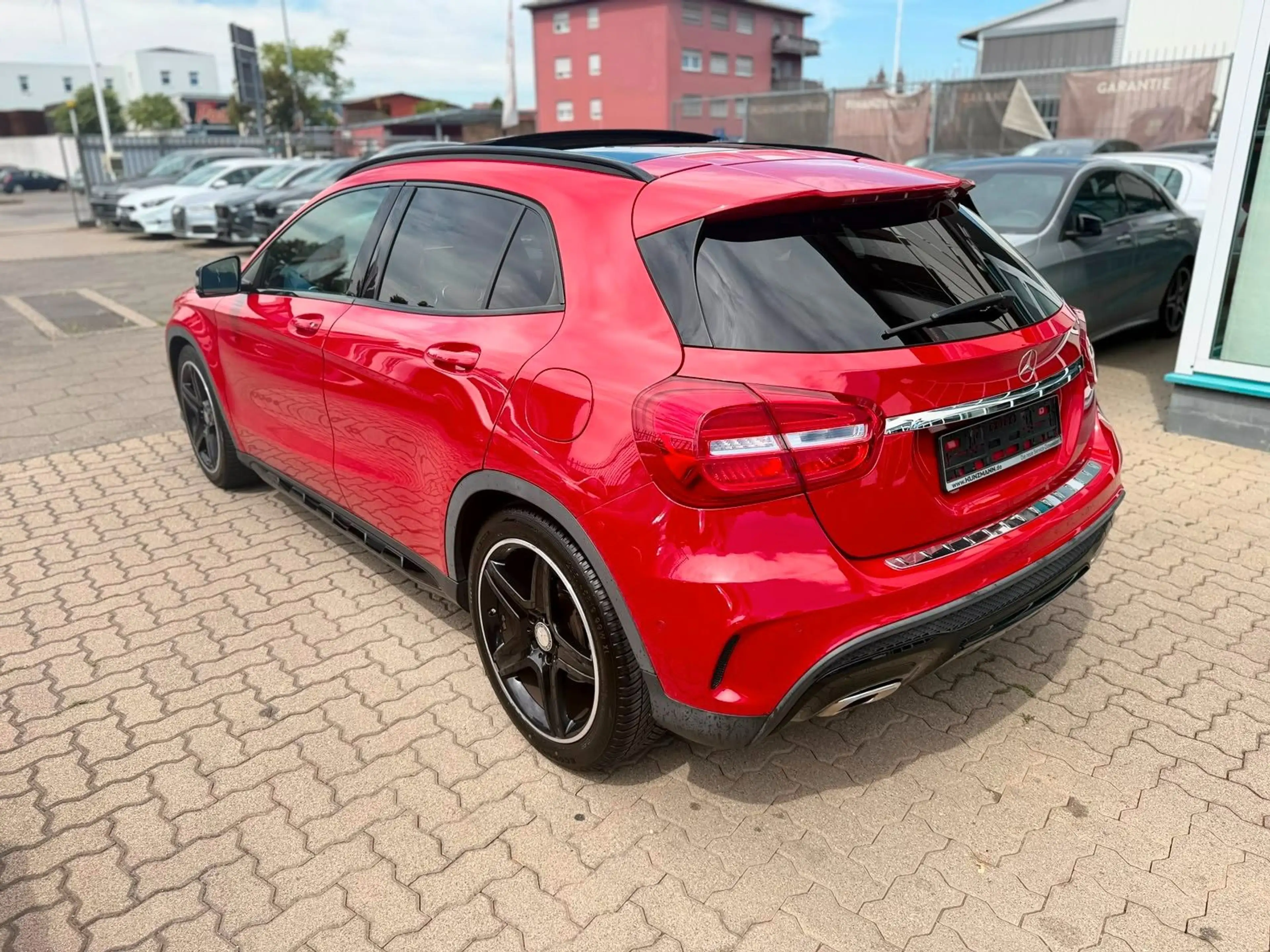 Mercedes-Benz GLA 250 *AMG*PANORAMA*BI-XENON*NIGHT-PAKET* — photo 6