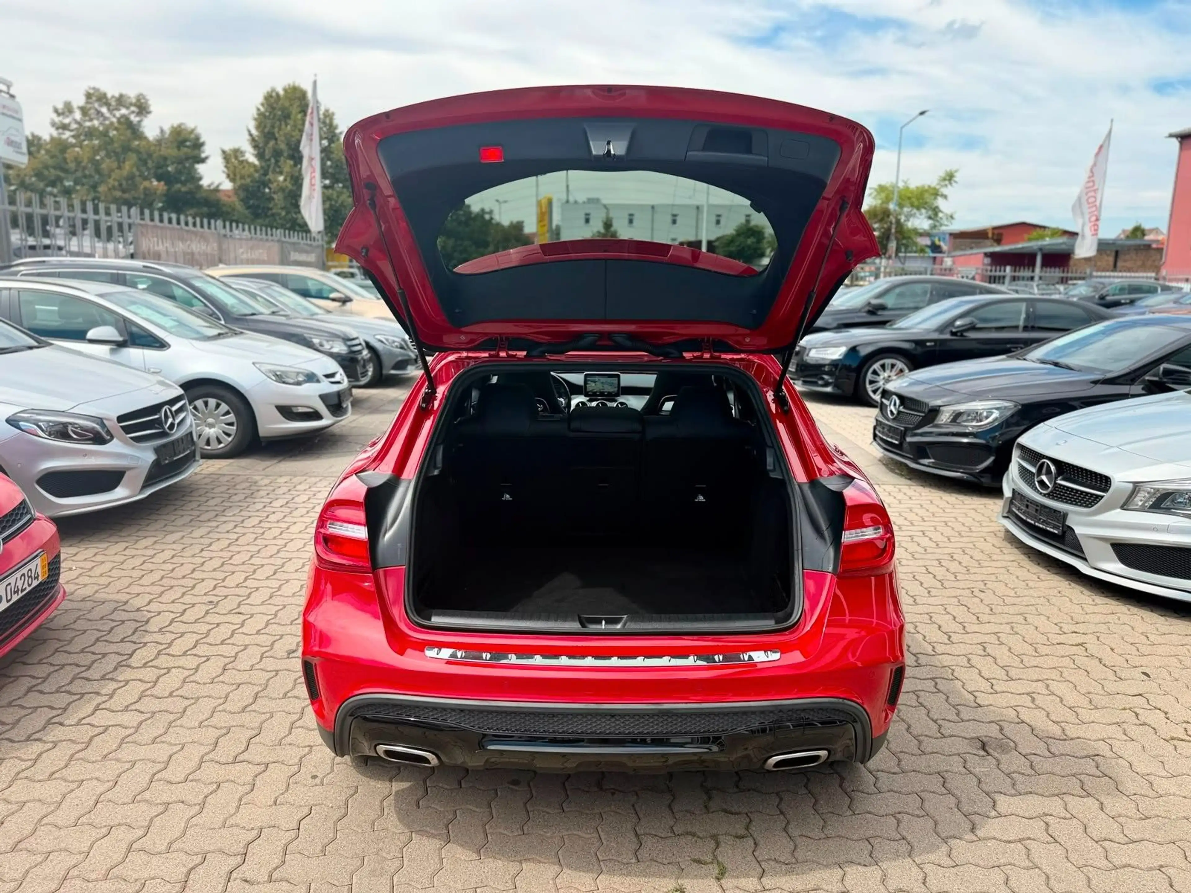 Mercedes-Benz GLA 250 *AMG*PANORAMA*BI-XENON*NIGHT-PAKET* — photo 9