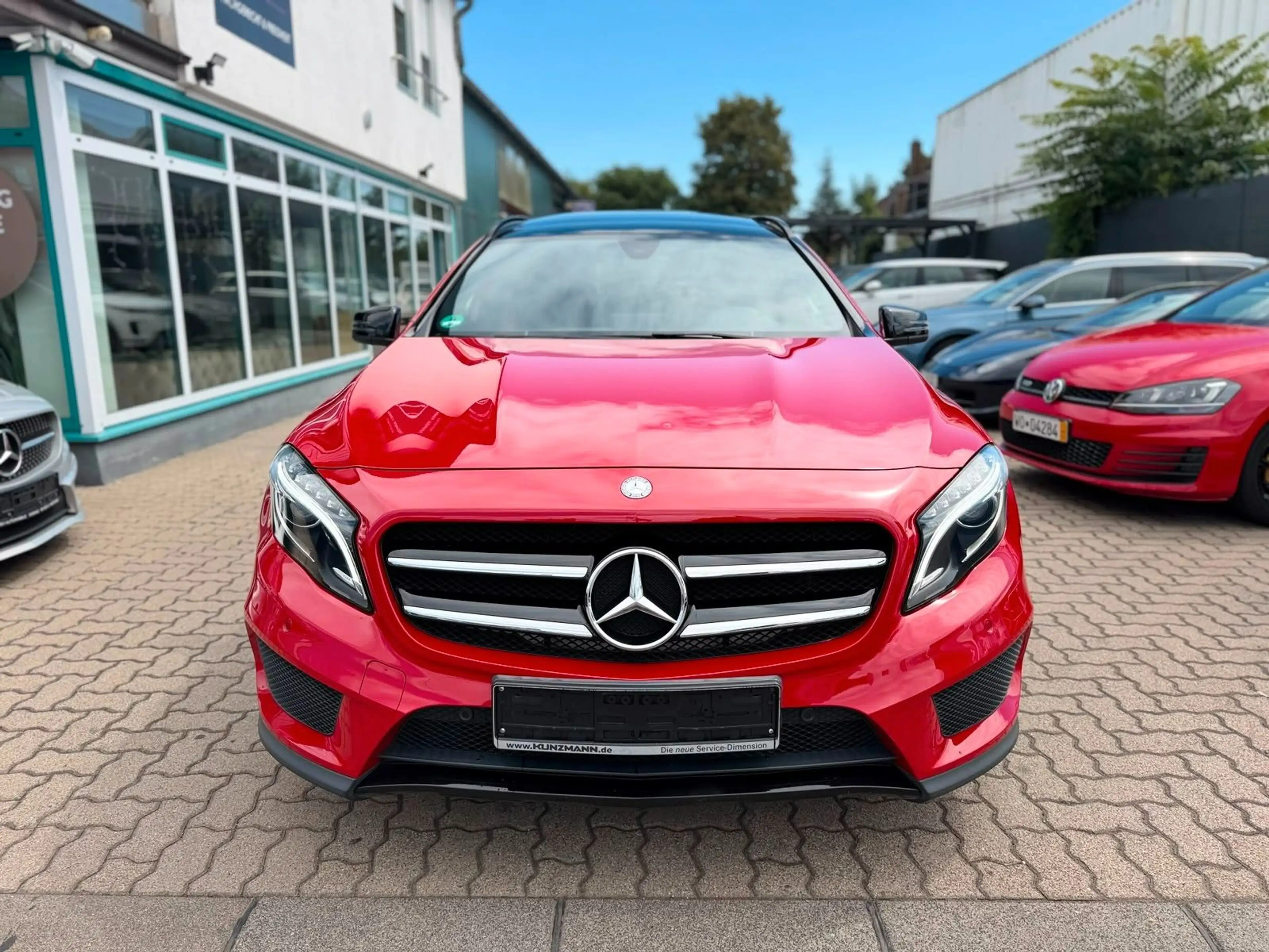 Mercedes-Benz GLA 250 *AMG*PANORAMA*BI-XENON*NIGHT-PAKET* — photo 2
