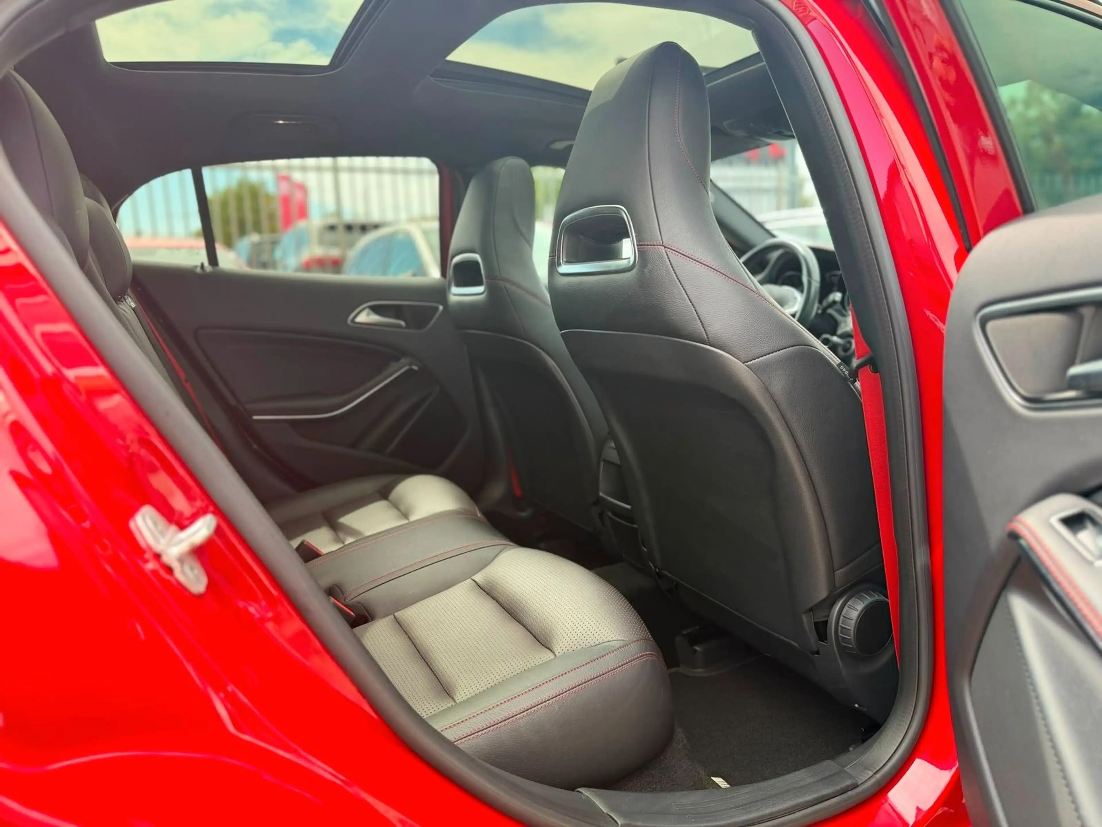Mercedes-Benz GLA 250 *AMG*PANORAMA*BI-XENON*NIGHT-PAKET* — photo 13