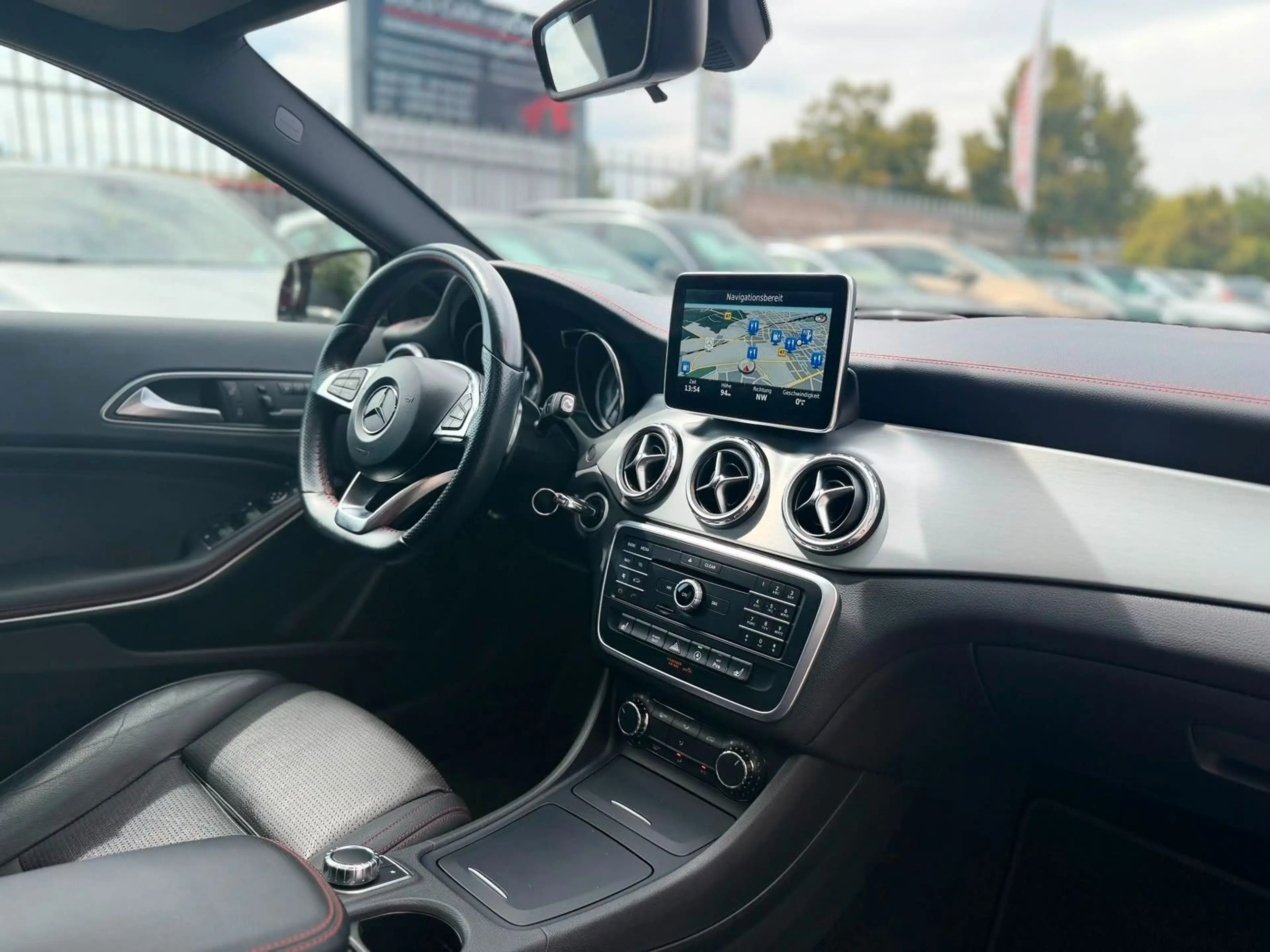 Mercedes-Benz GLA 250 *AMG*PANORAMA*BI-XENON*NIGHT-PAKET* — photo 11