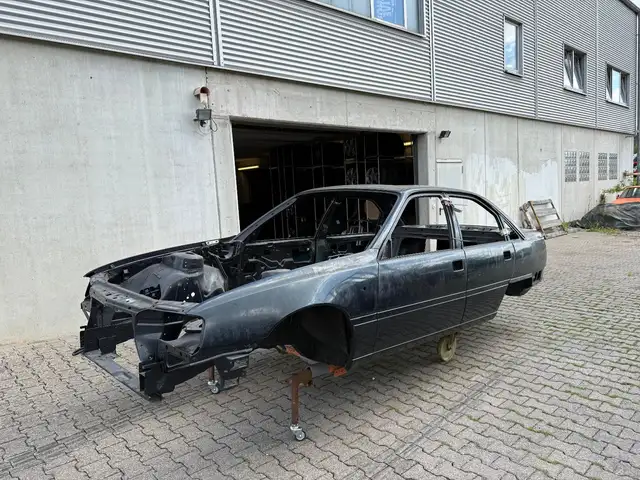 Opel Omega Lotus Omega Original Werkskarosse NEU