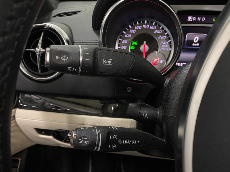 Mercedes-Benz SL 500 AMG Exclusive interrieur Camera Harman Kardon Airs — photo 17