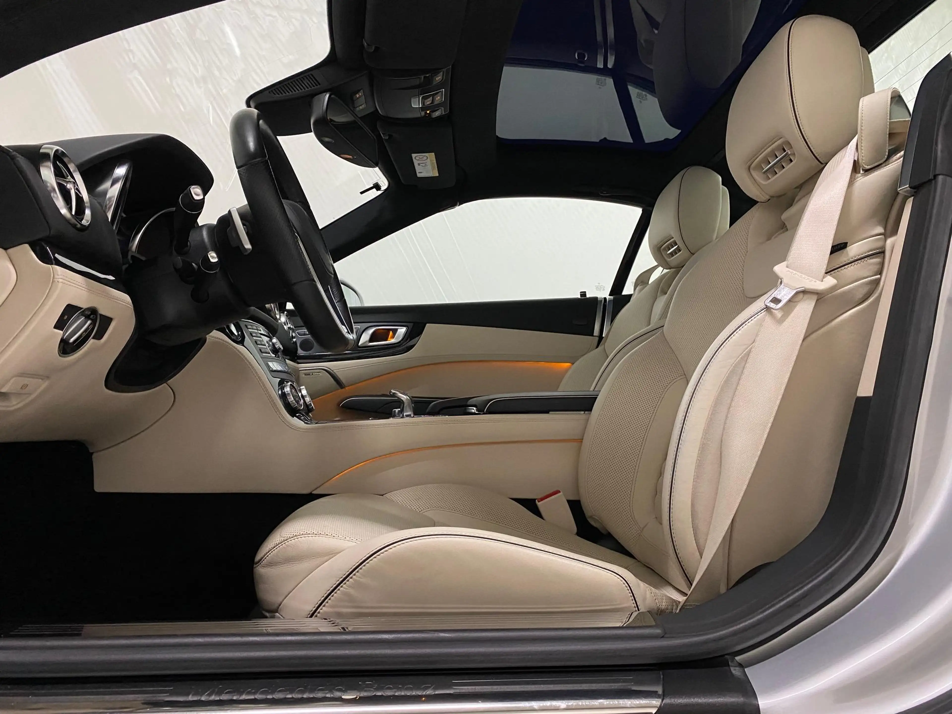 Mercedes-Benz SL 500 AMG Exclusive interrieur Camera Harman Kardon Airs — photo 8