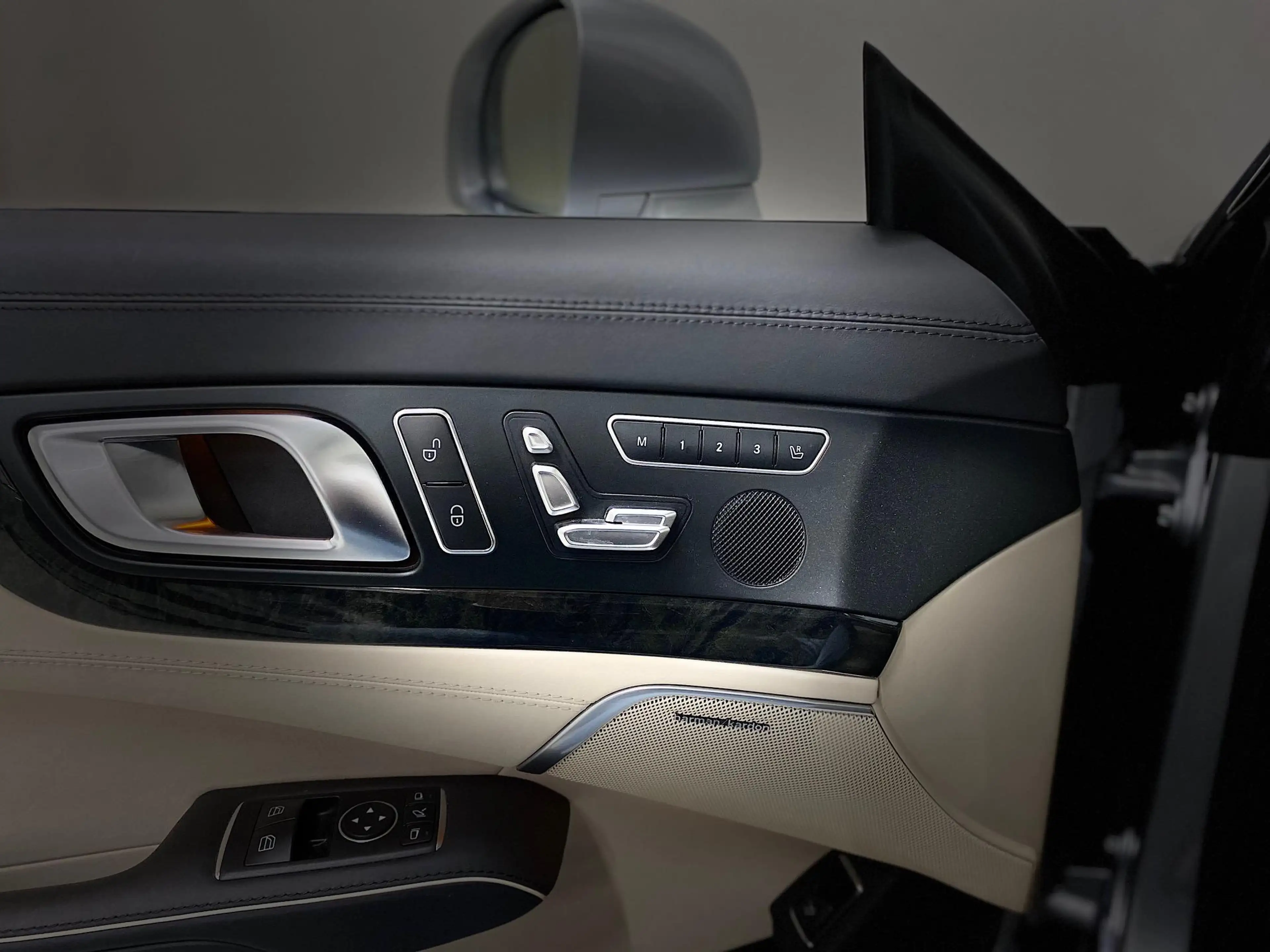 Mercedes-Benz SL 500 AMG Exclusive interrieur Camera Harman Kardon Airs — photo 12
