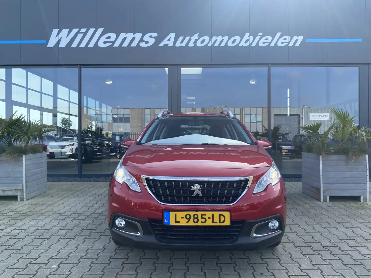 Peugeot 2008 1.2 PureTech Blue Lease Executive Camera, Trekhaak Rouge - 2