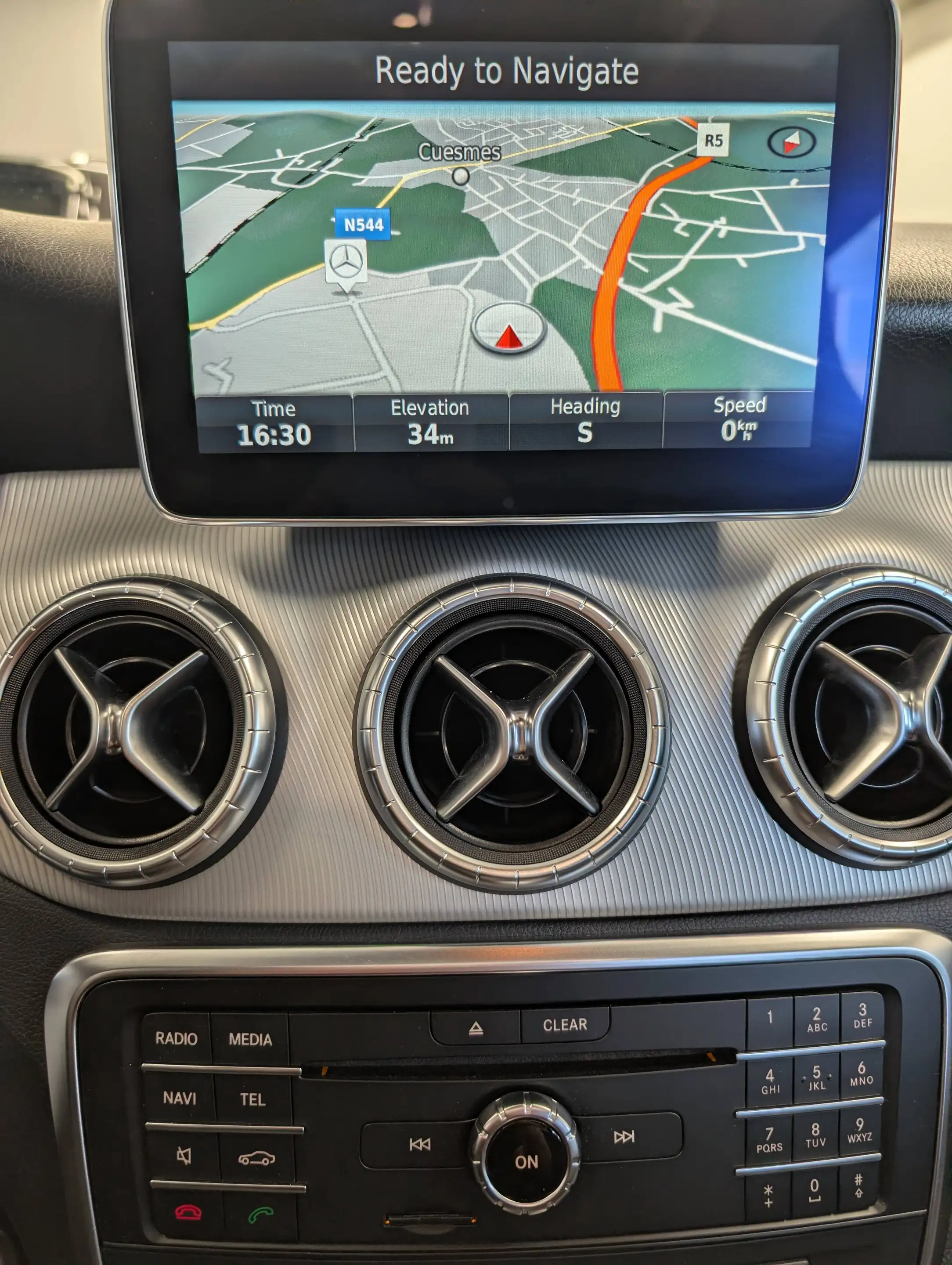 Mercedes-Benz CLA 200 d ShootingBrake *NAVI-TOIT PANO-SIEGES SPORT-BIZONE* — photo 10