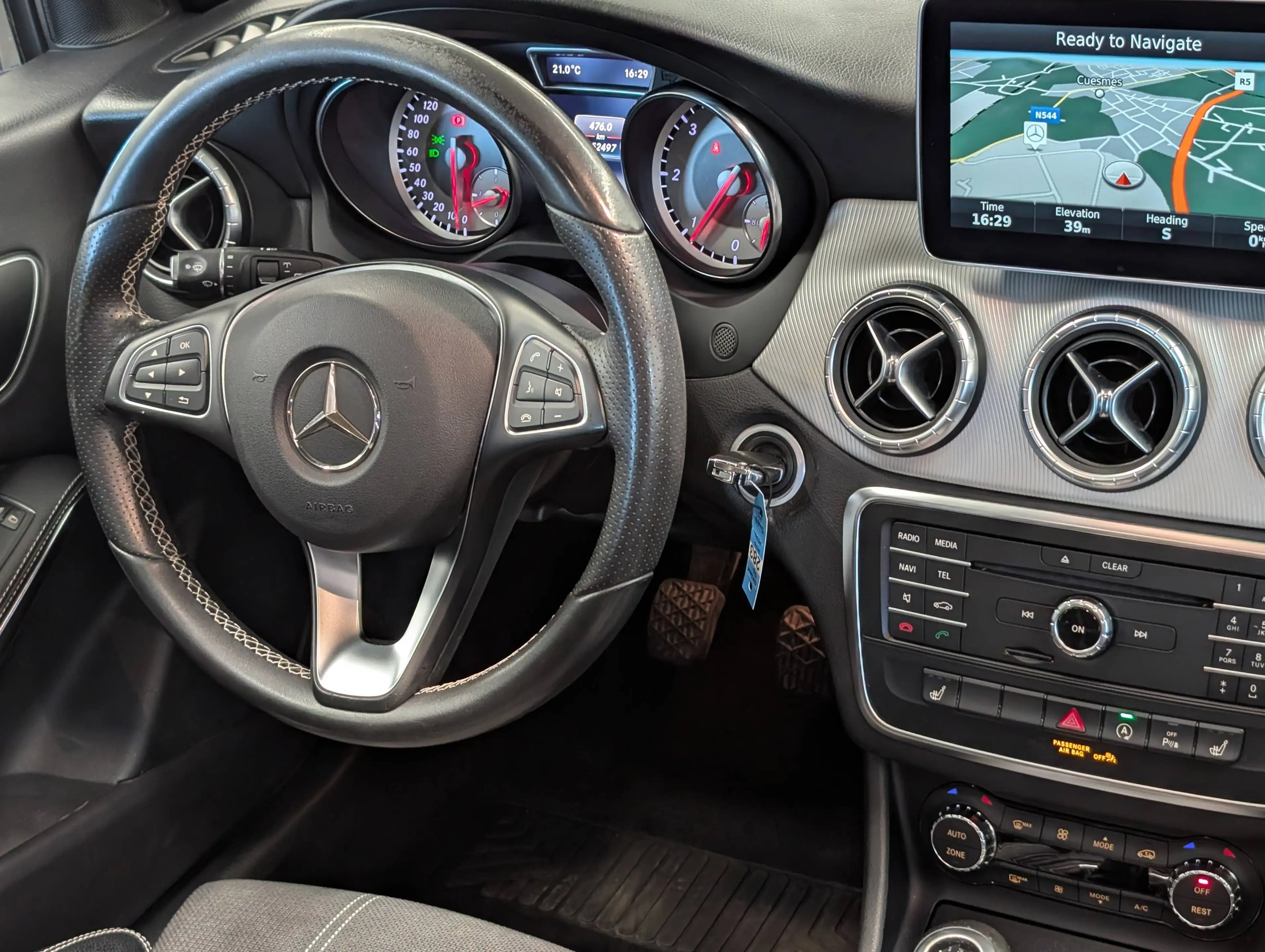 Mercedes-Benz CLA 200 d ShootingBrake *NAVI-TOIT PANO-SIEGES SPORT-BIZONE* — photo 9
