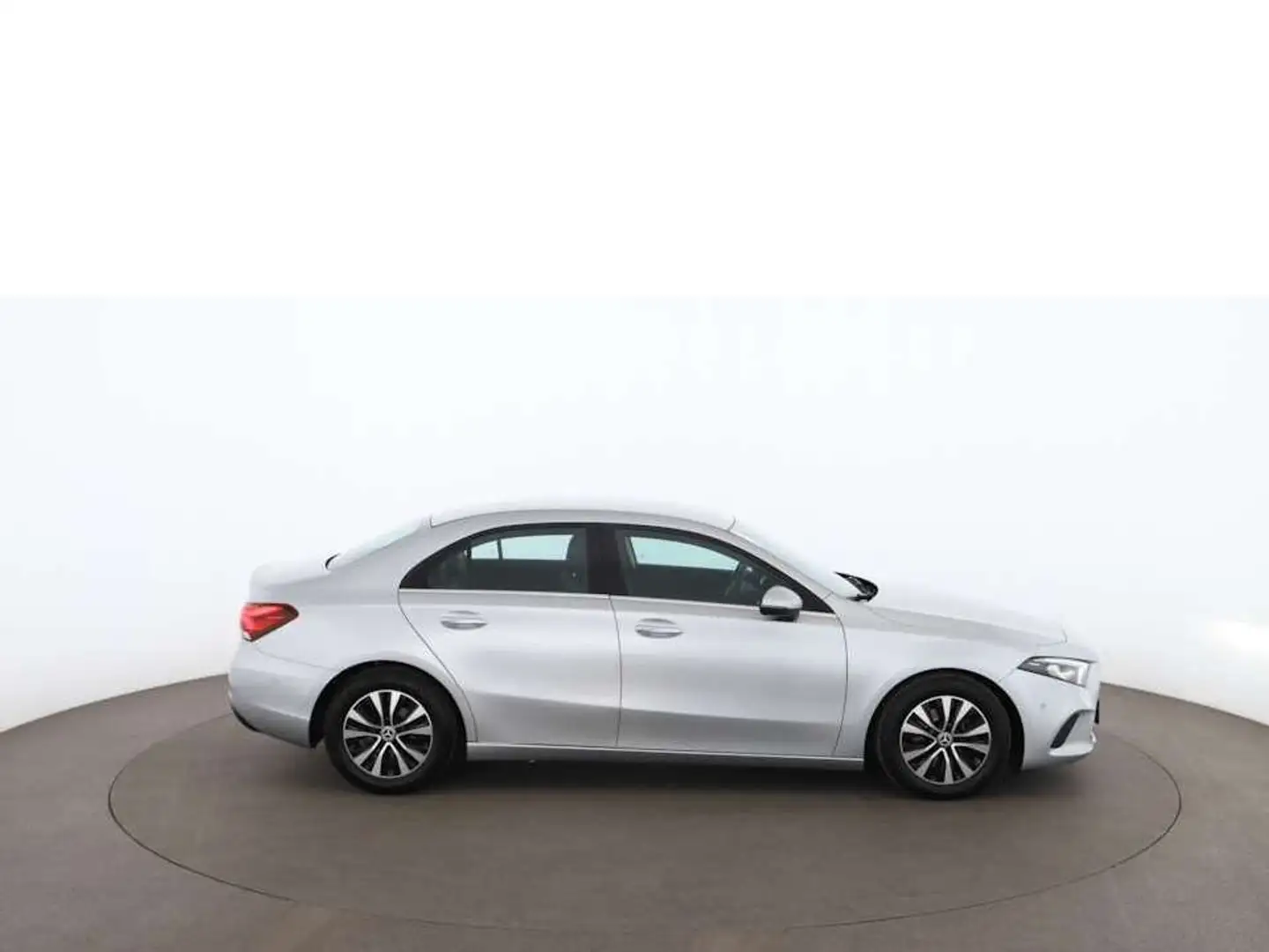 Mercedes-Benz A 180 d Style Aut LED NAVI LEDER SITZHZG R-CAM Silber - 2