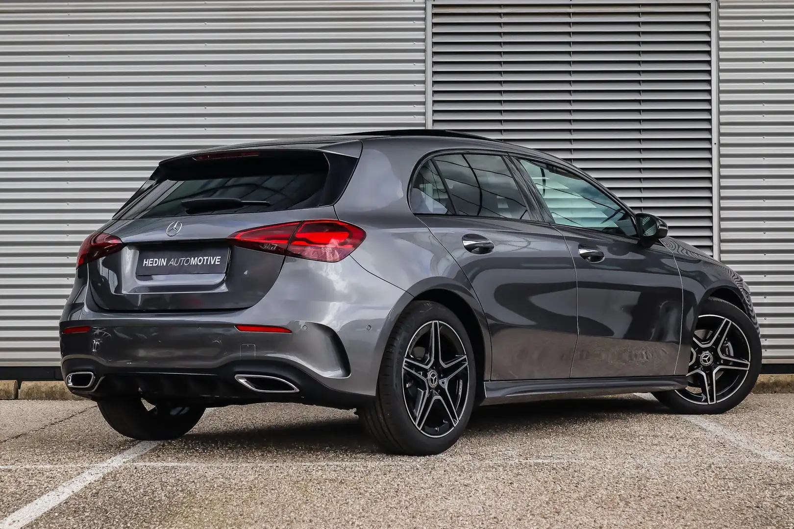 Mercedes-Benz A 180 A Automaat AMG Line Facelift | Nightpakket | Panor Grijs - 2