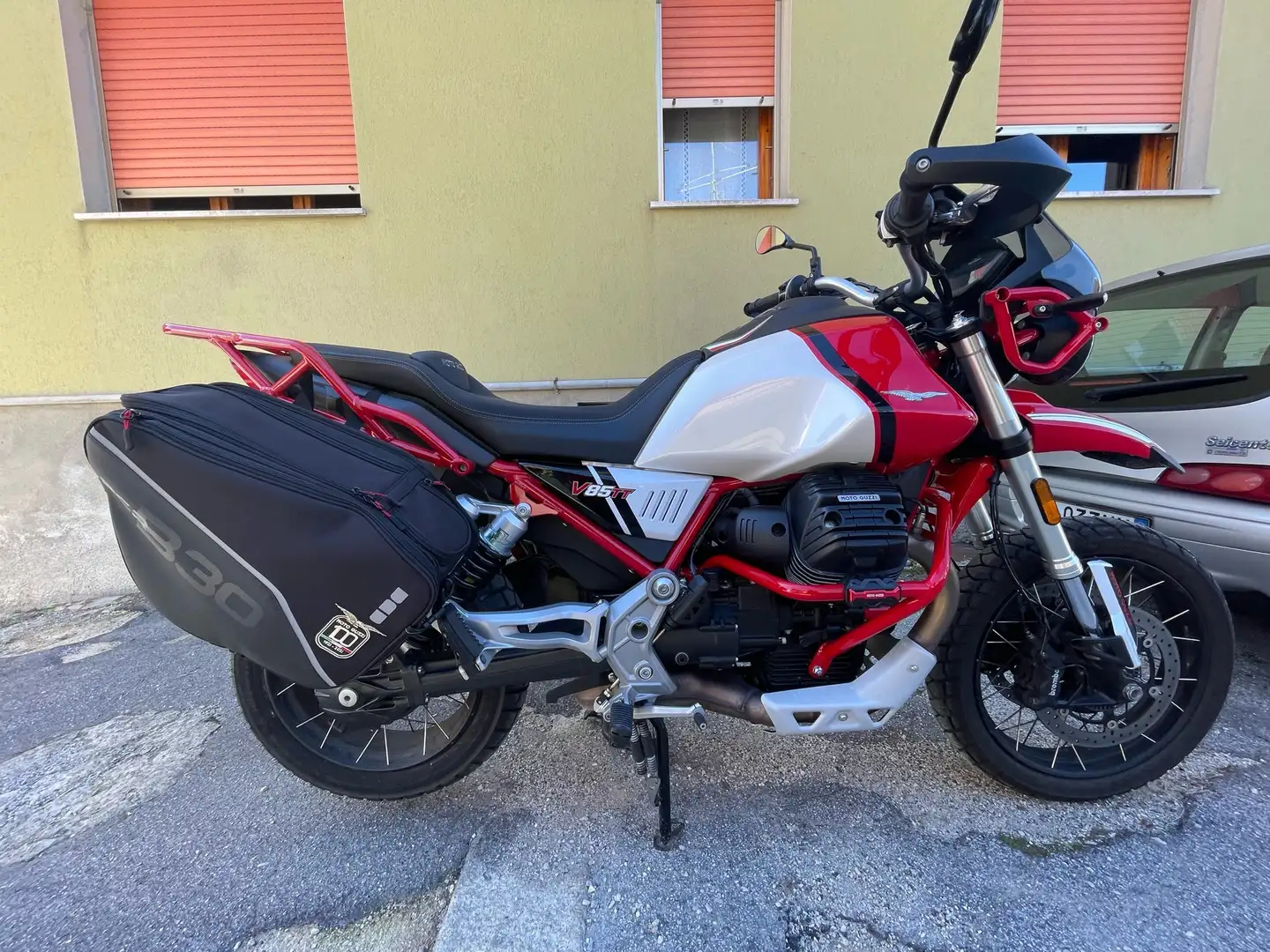 Moto Guzzi V 85 TT centenario  euro5plus Rosso - 2