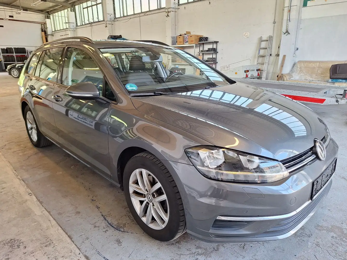 Volkswagen Golf 2.0 TDI SCR DSG  Variant Grau - 2