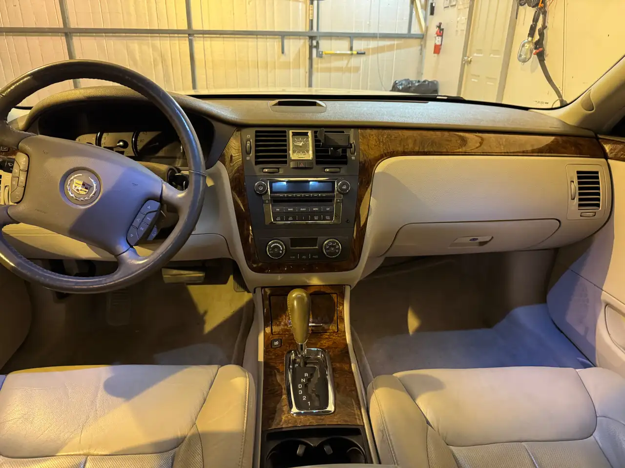 Cadillac DTS снимка Cadillac DTS