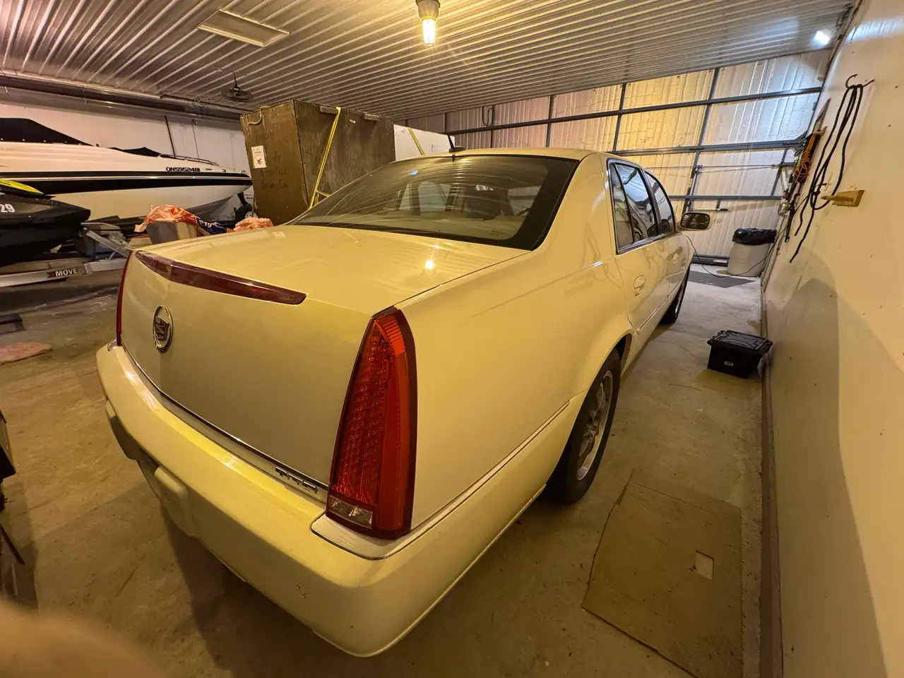 Cadillac DTS снимка Cadillac DTS