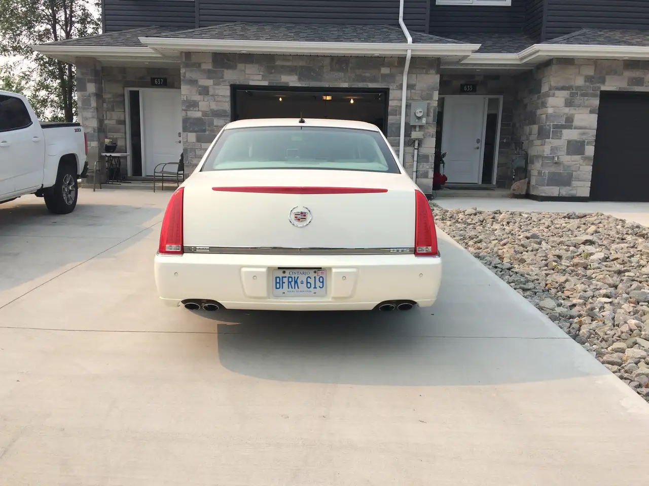 Cadillac DTS снимка Cadillac DTS