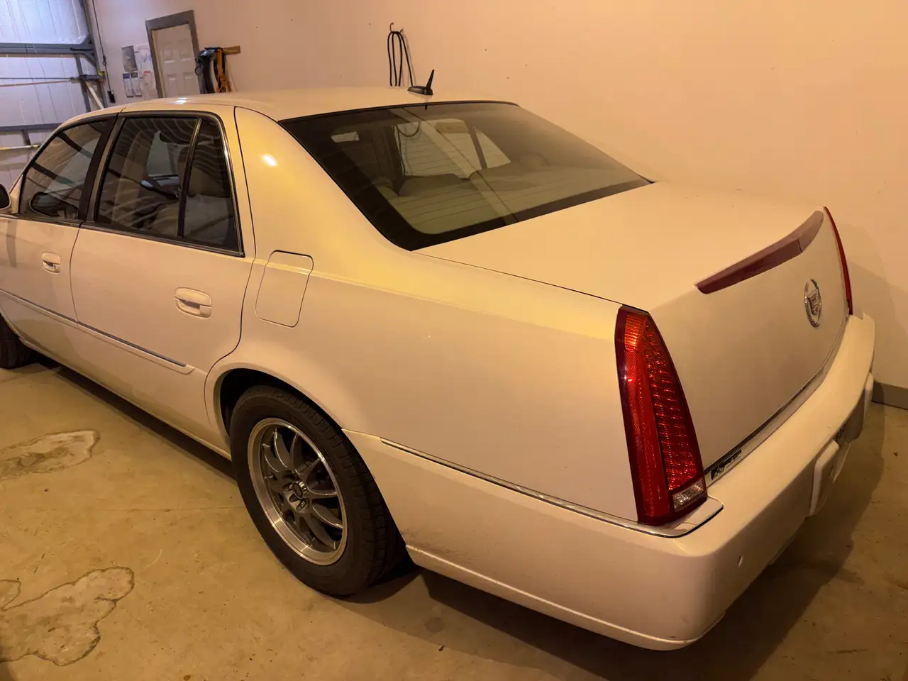 Cadillac DTS снимка Cadillac DTS
