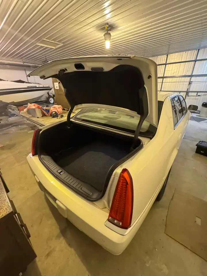 Cadillac DTS снимка Cadillac DTS