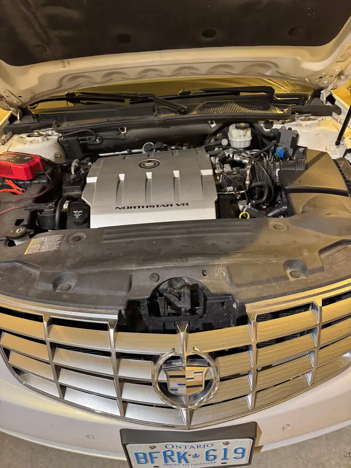 Cadillac DTS снимка Cadillac DTS
