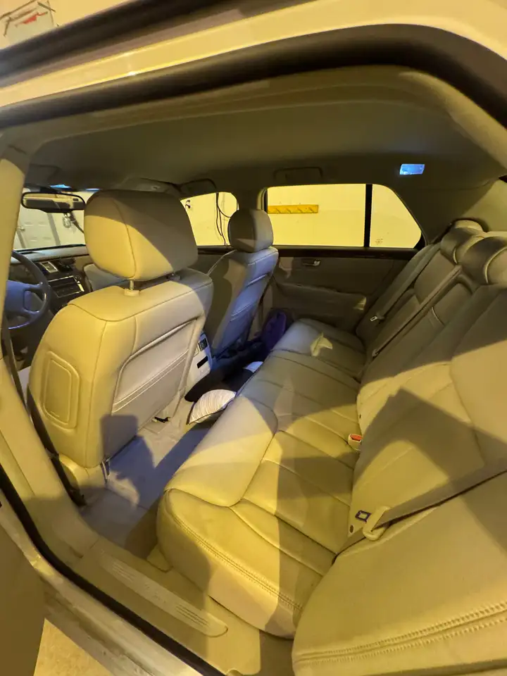 Cadillac DTS снимка Cadillac DTS