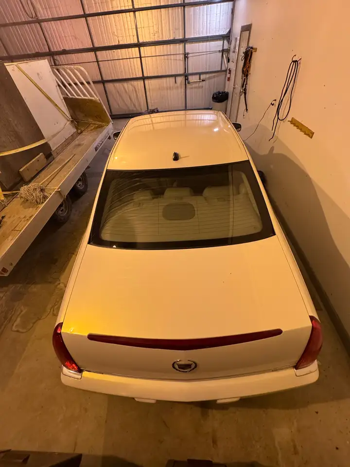 Cadillac DTS снимка Cadillac DTS
