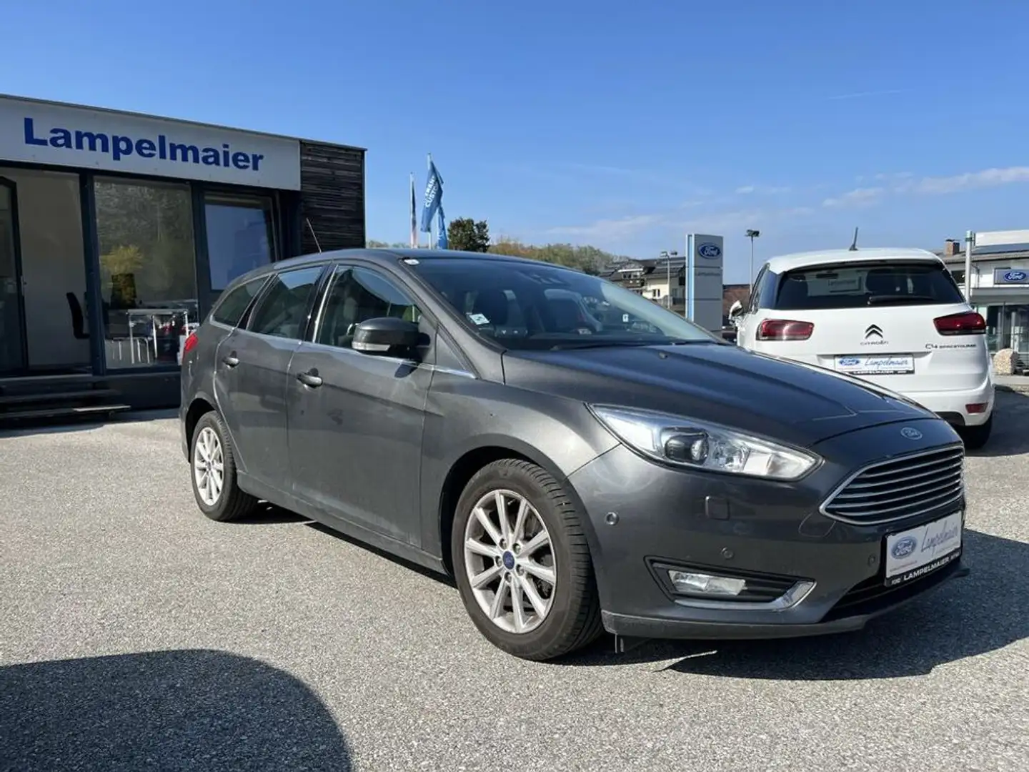 Ford Focus Titanium Grau - 1
