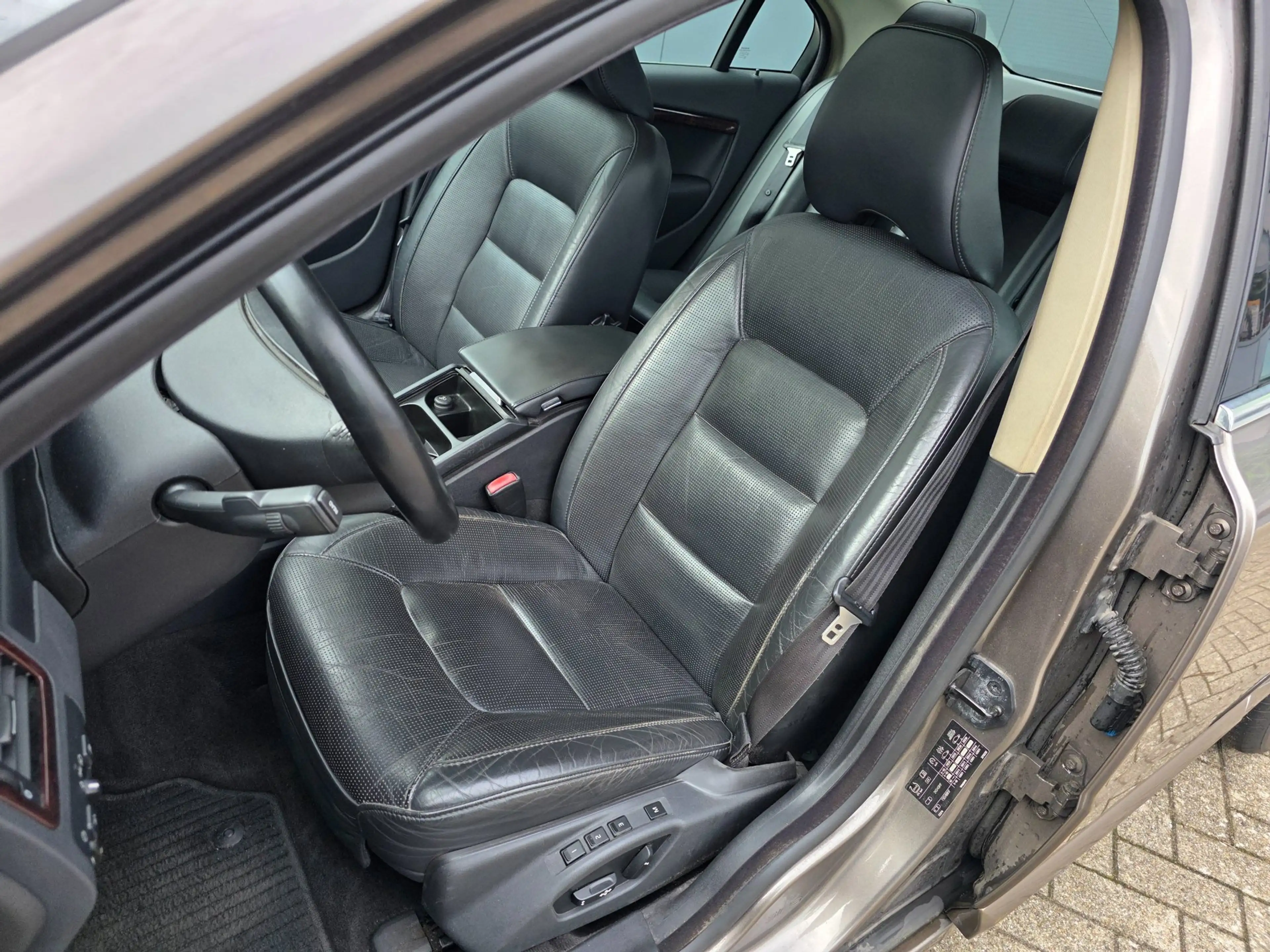 Volvo S80 4.4 AWD Summum, netto € 14.900, bijtelvriendelijk! — photo 13