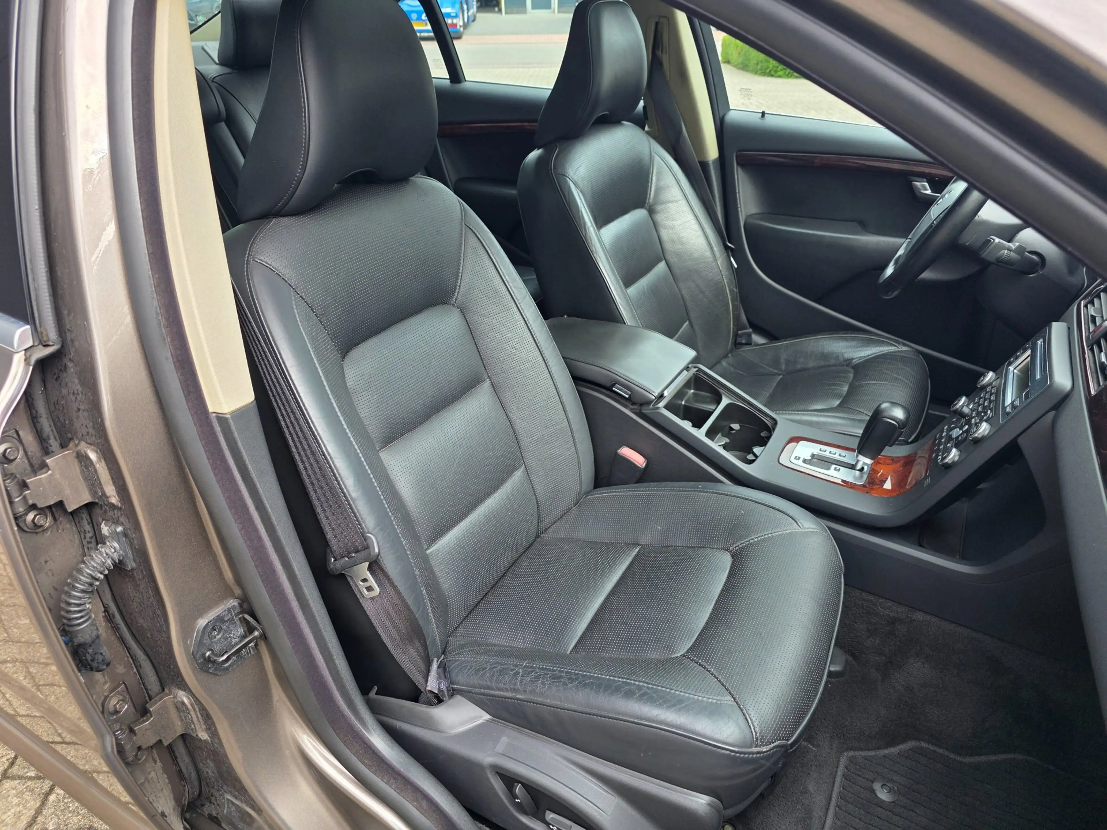 Volvo S80 4.4 AWD Summum, netto € 14.900, bijtelvriendelijk! — photo 14