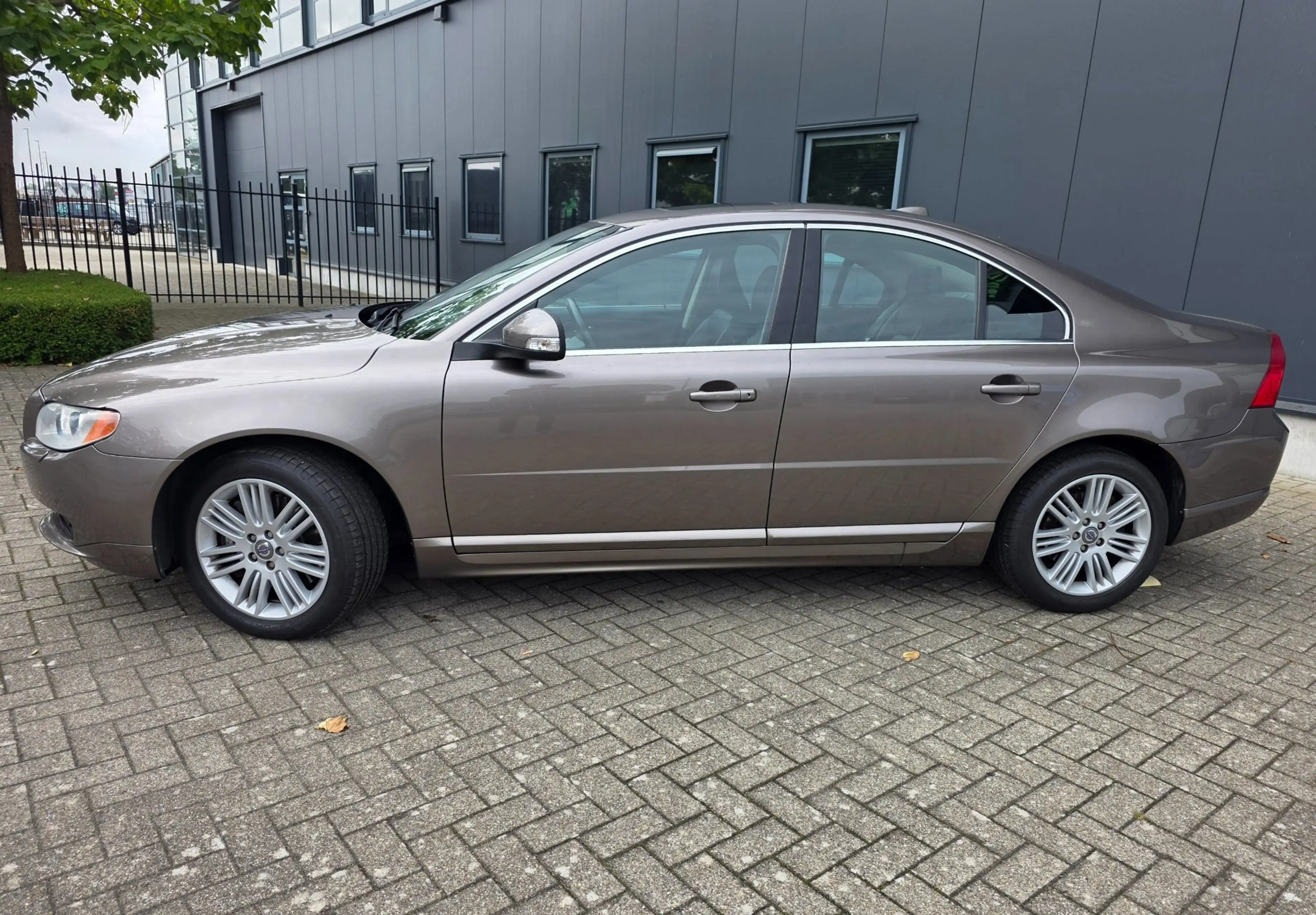 Volvo S80 4.4 AWD Summum, netto € 14.900, bijtelvriendelijk! — photo 3