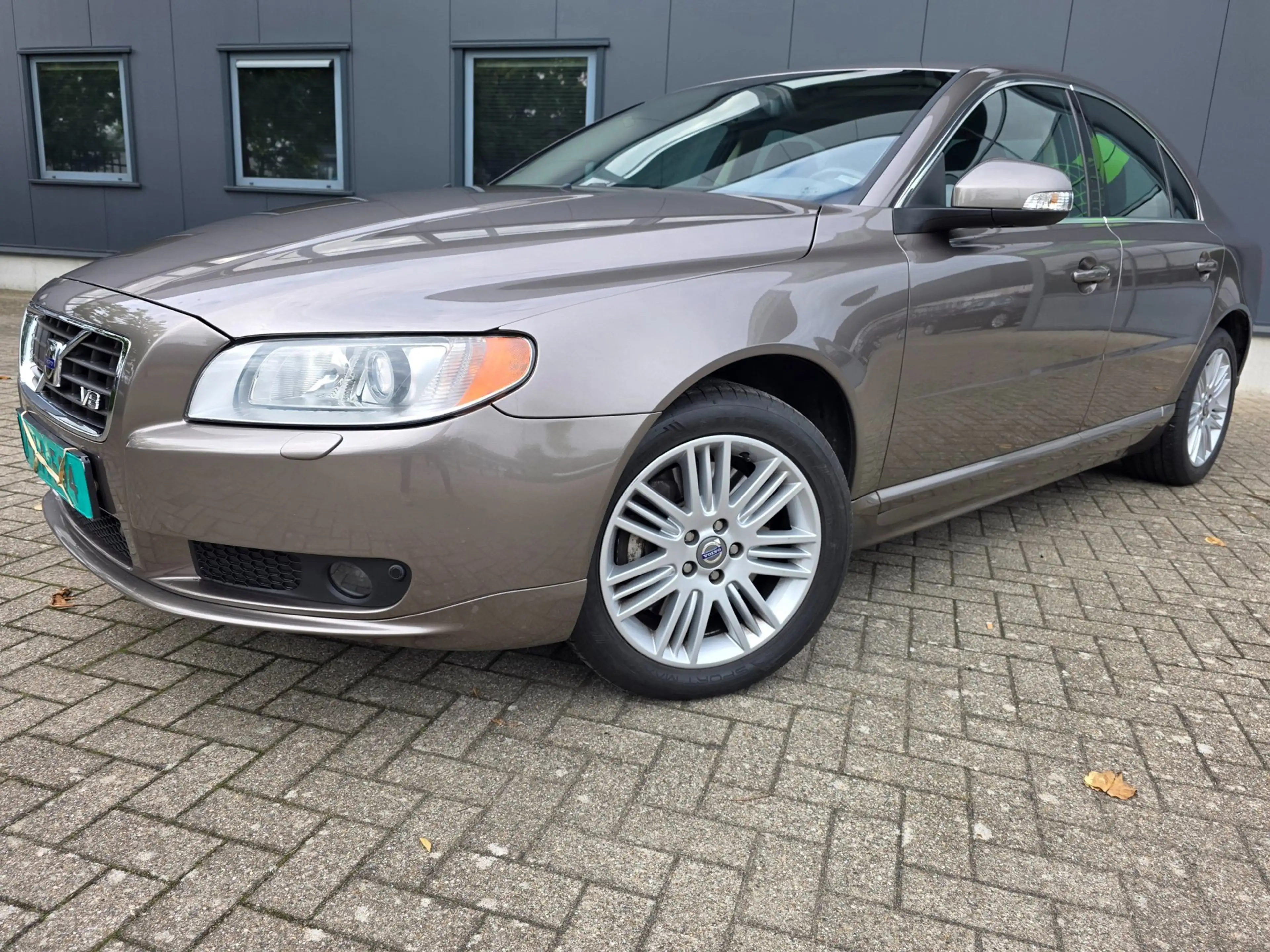 Volvo S80 4.4 AWD Summum, netto € 14.900, bijtelvriendelijk! — photo 2