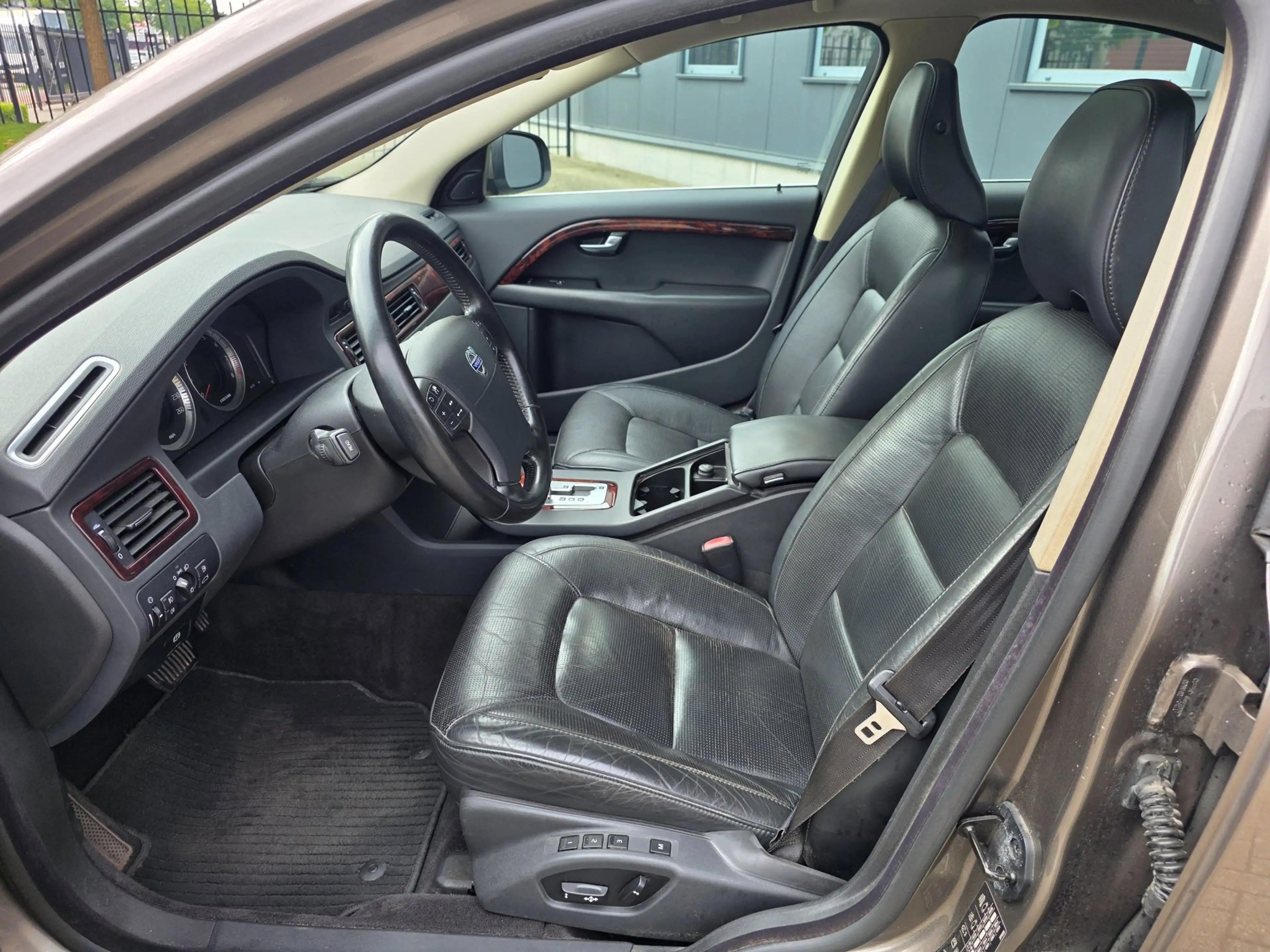Volvo S80 4.4 AWD Summum, netto € 14.900, bijtelvriendelijk! — photo 12