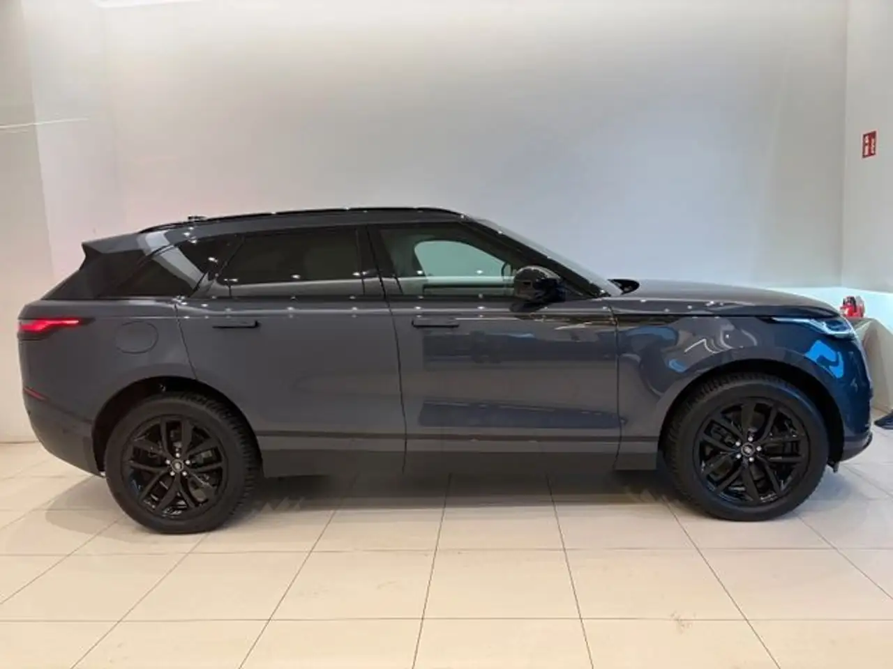 Land Rover Range Rover Velar 2026 — фото 6
