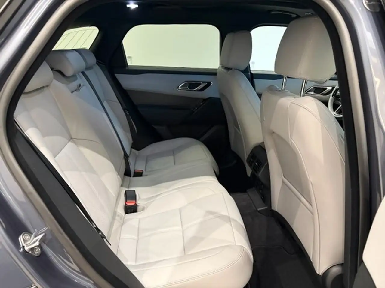 Land Rover Range Rover Velar 2026