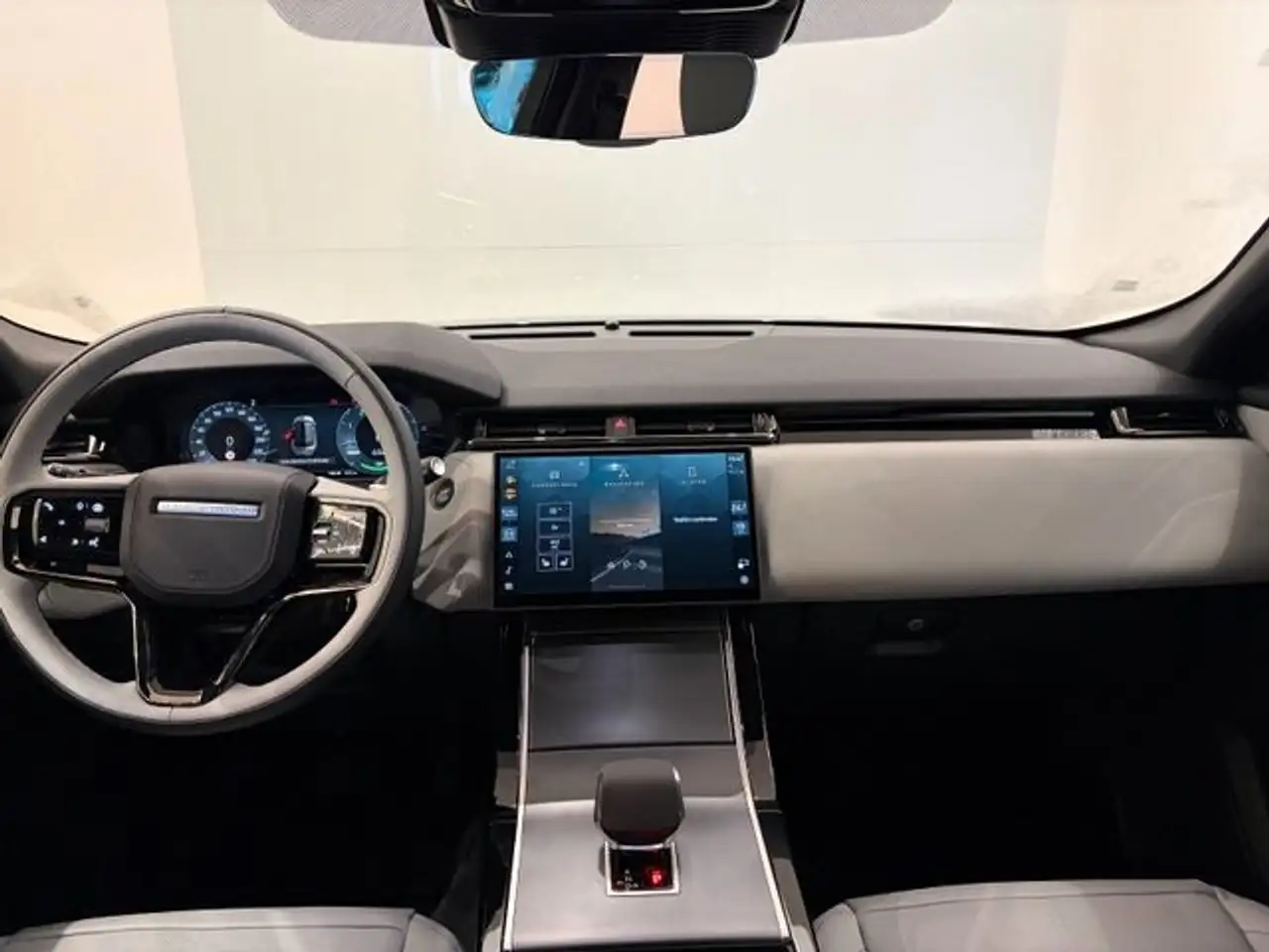 Land Rover Range Rover Velar 2026