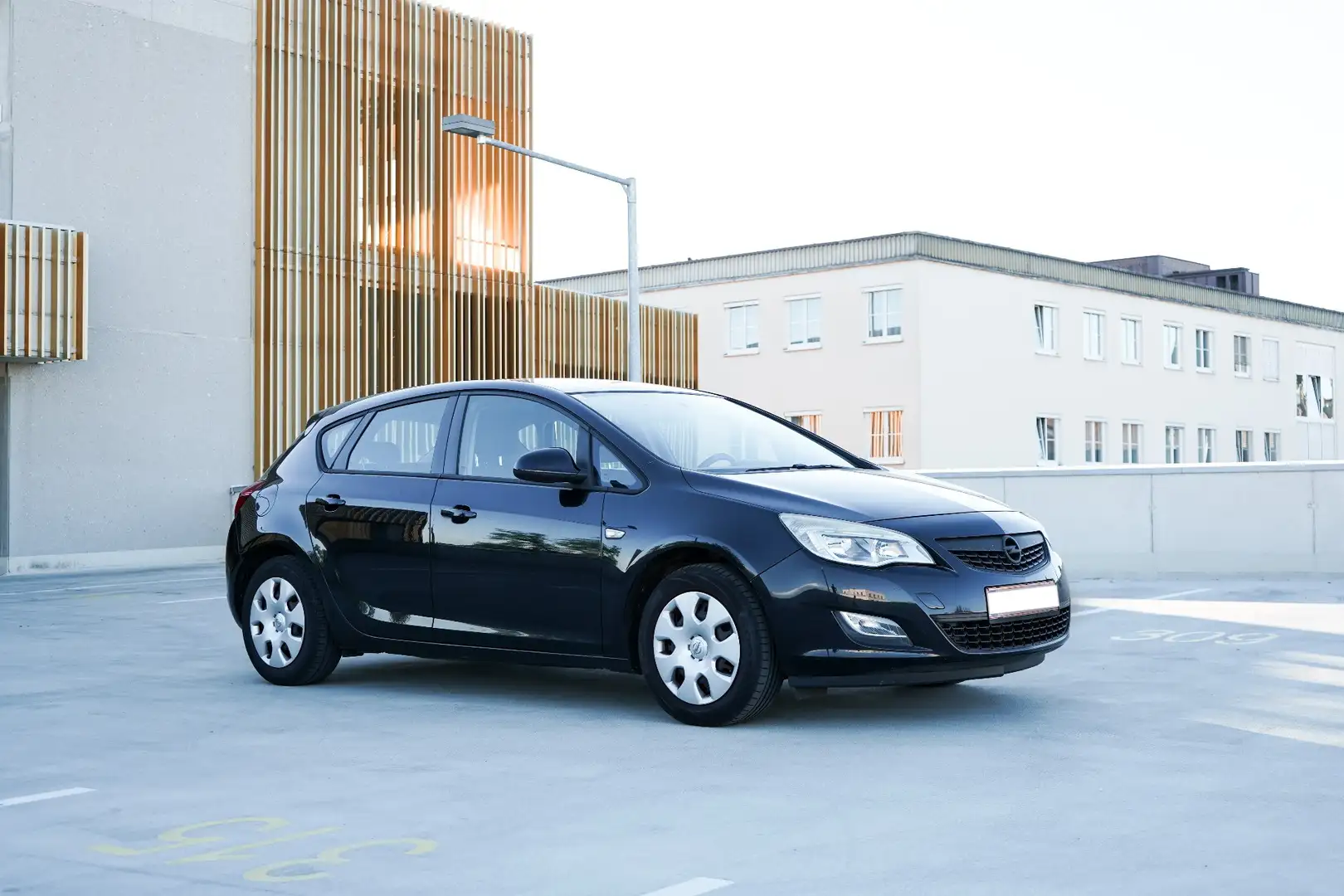 Opel Astra 1,4 Ecotec Schwarz - 1