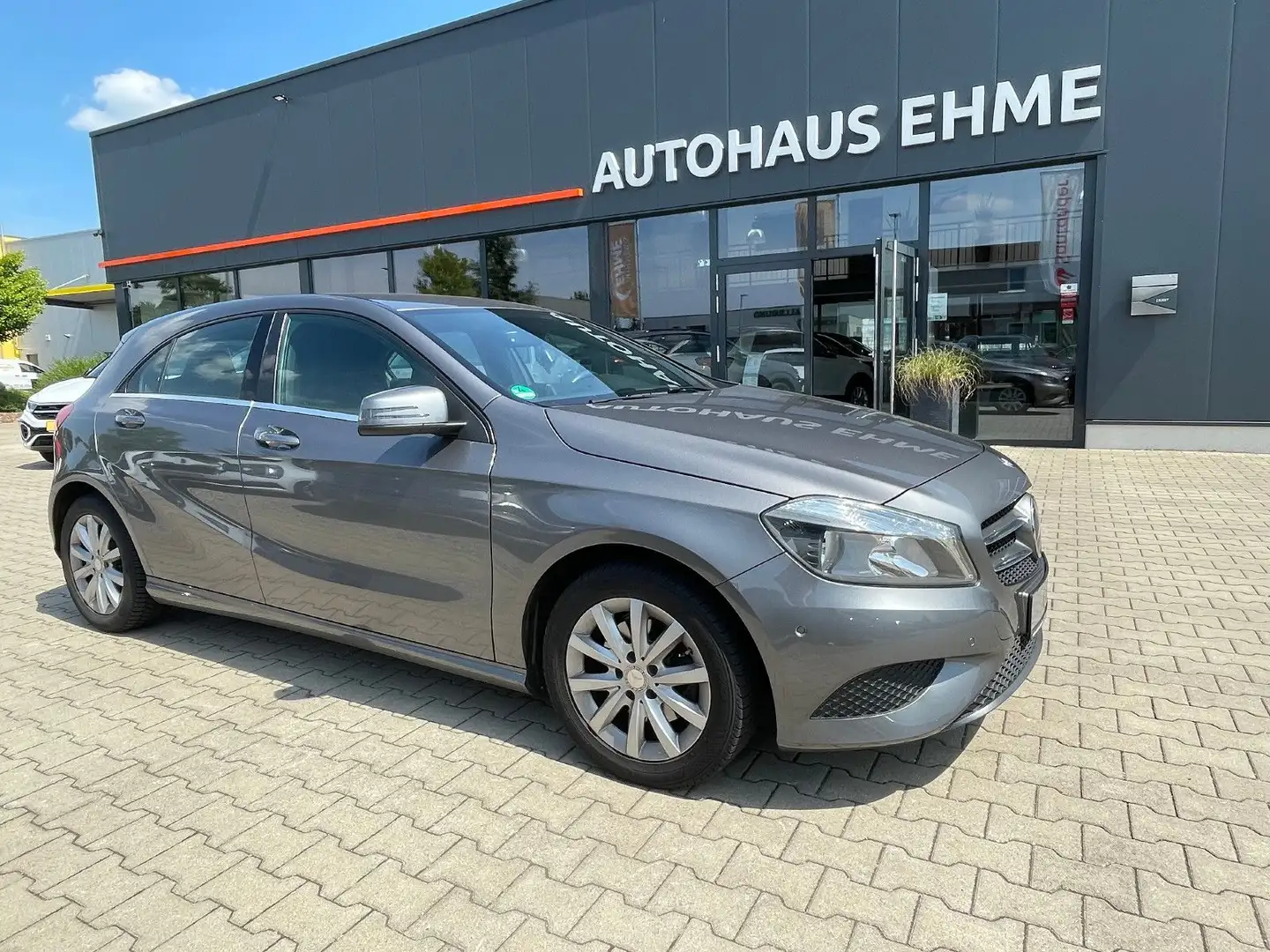 Mercedes-Benz A 180 STYLE BlueEff *PDC*SHZ*GRA*NAV*ALU*HU NEU* Grau - 2