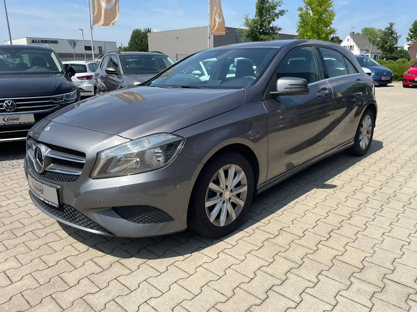 Mercedes-Benz A 180 STYLE BlueEff *PDC*SHZ*GRA*NAV*ALU*HU NEU* Grau - 1