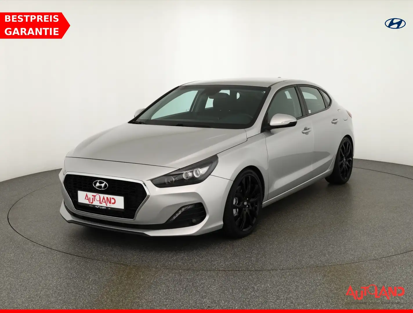 Hyundai i30 Fastback 1.4 T-GDI Aut. LED Navi Kamera AHK Grau - 1